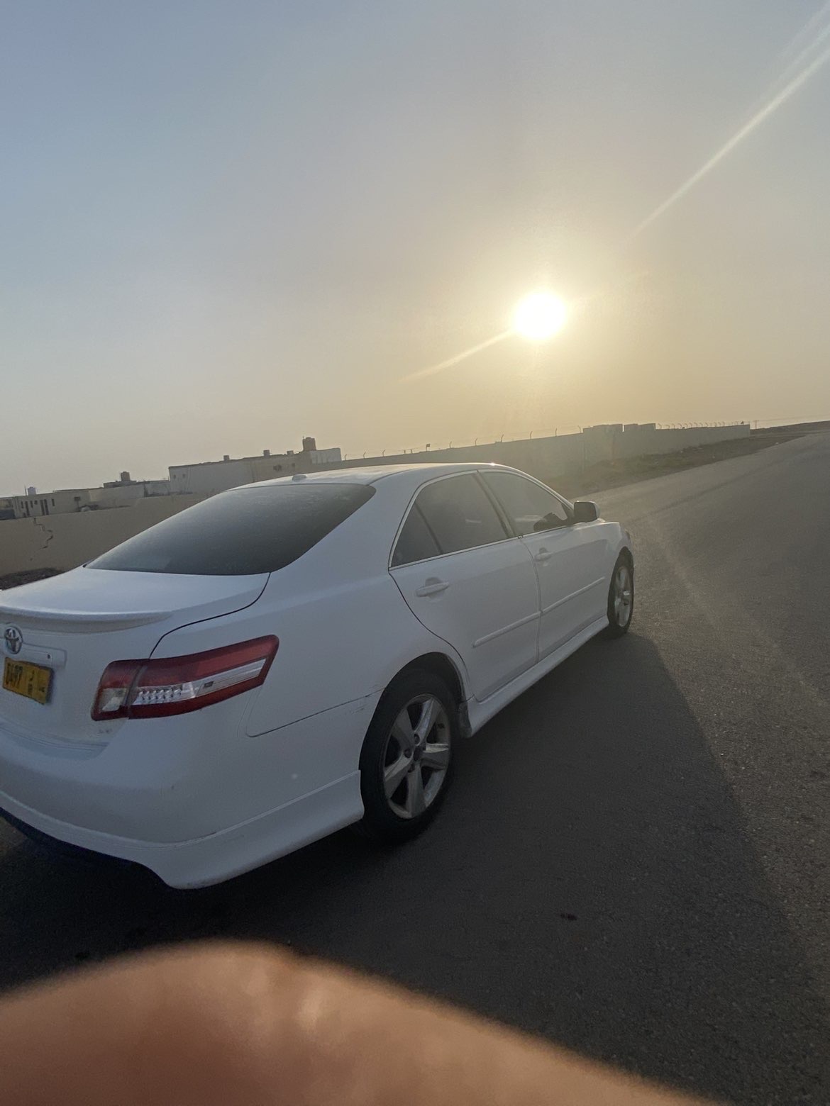 2011 Toyota Camry LE thumbnail 3