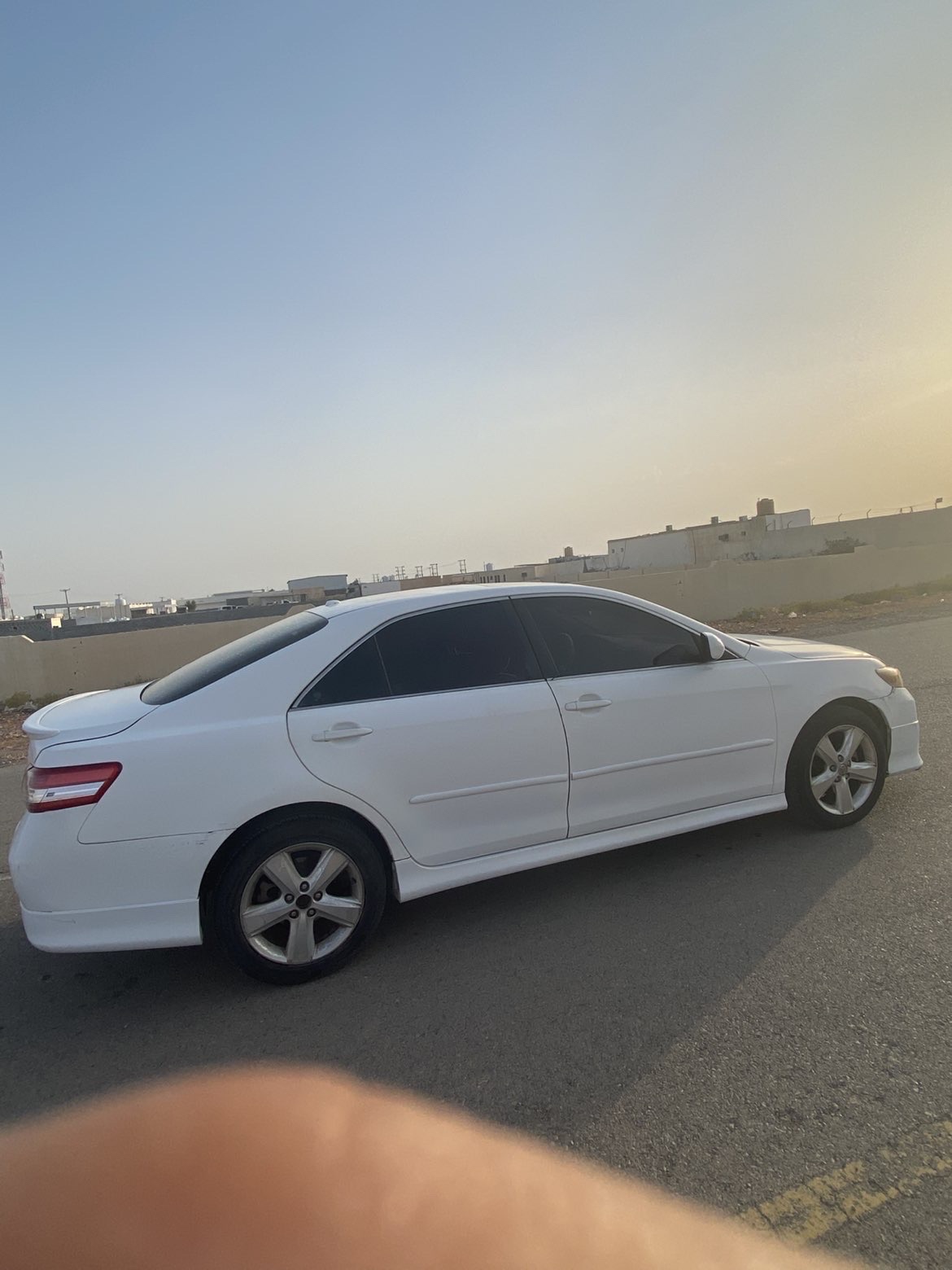2011 Toyota Camry LE thumbnail 4