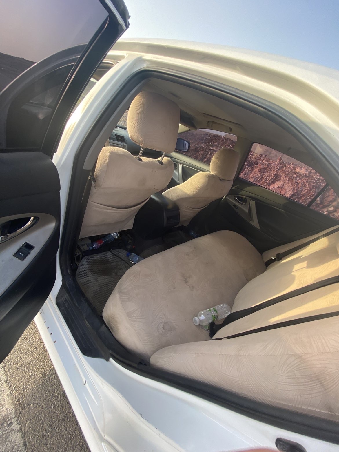 2011 Toyota Camry LE thumbnail 5