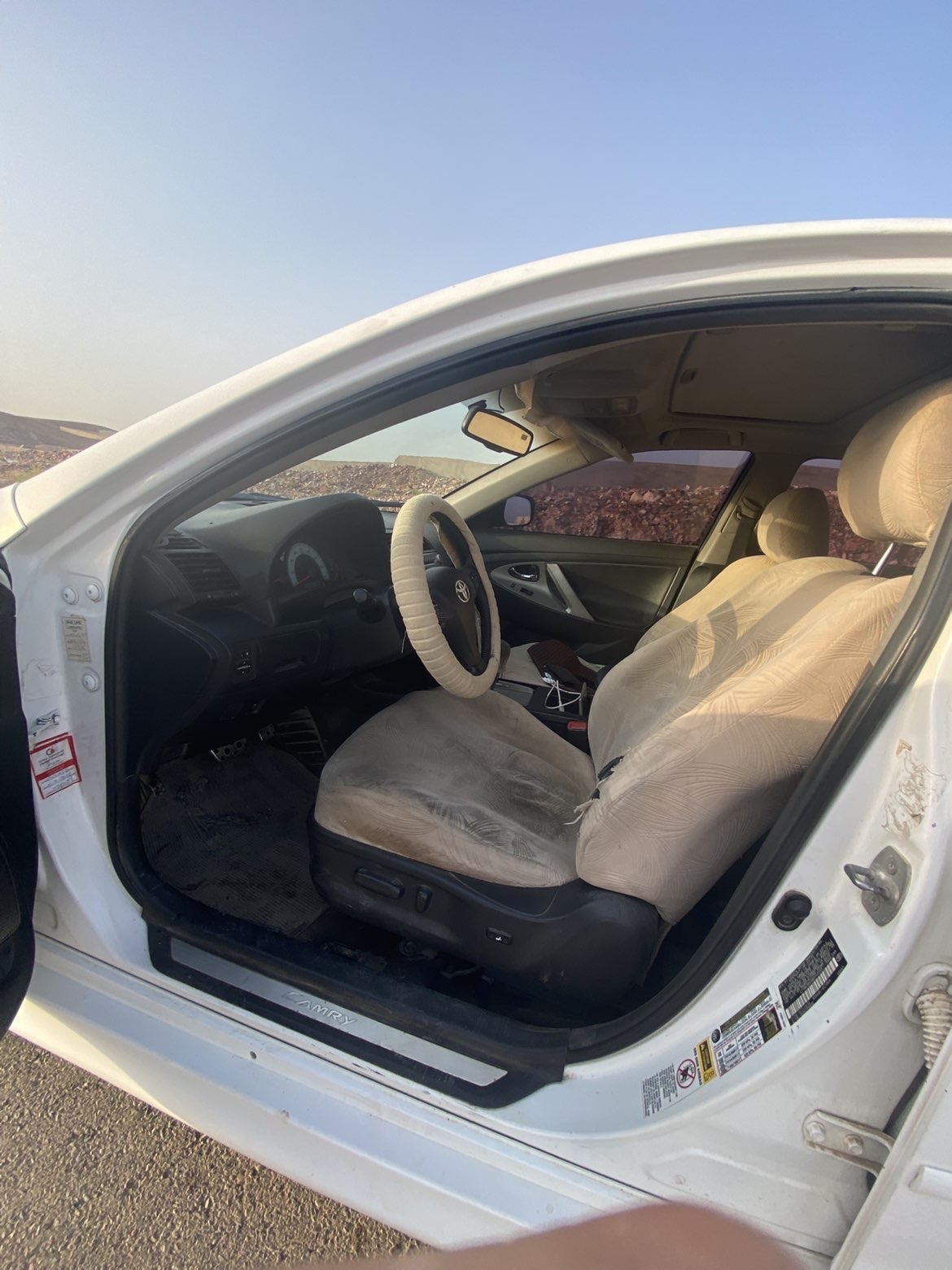 2011 Toyota Camry LE thumbnail 6