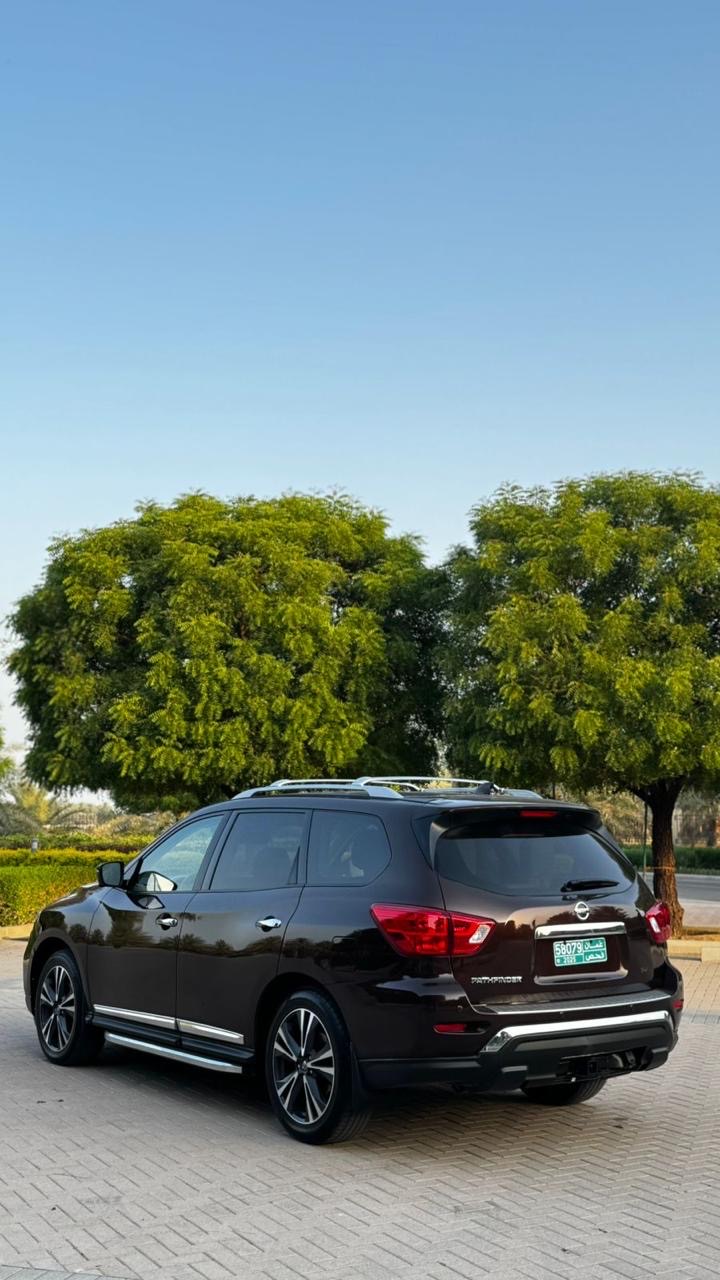 2020 Nissan Pathfinder Platinum thumbnail 2