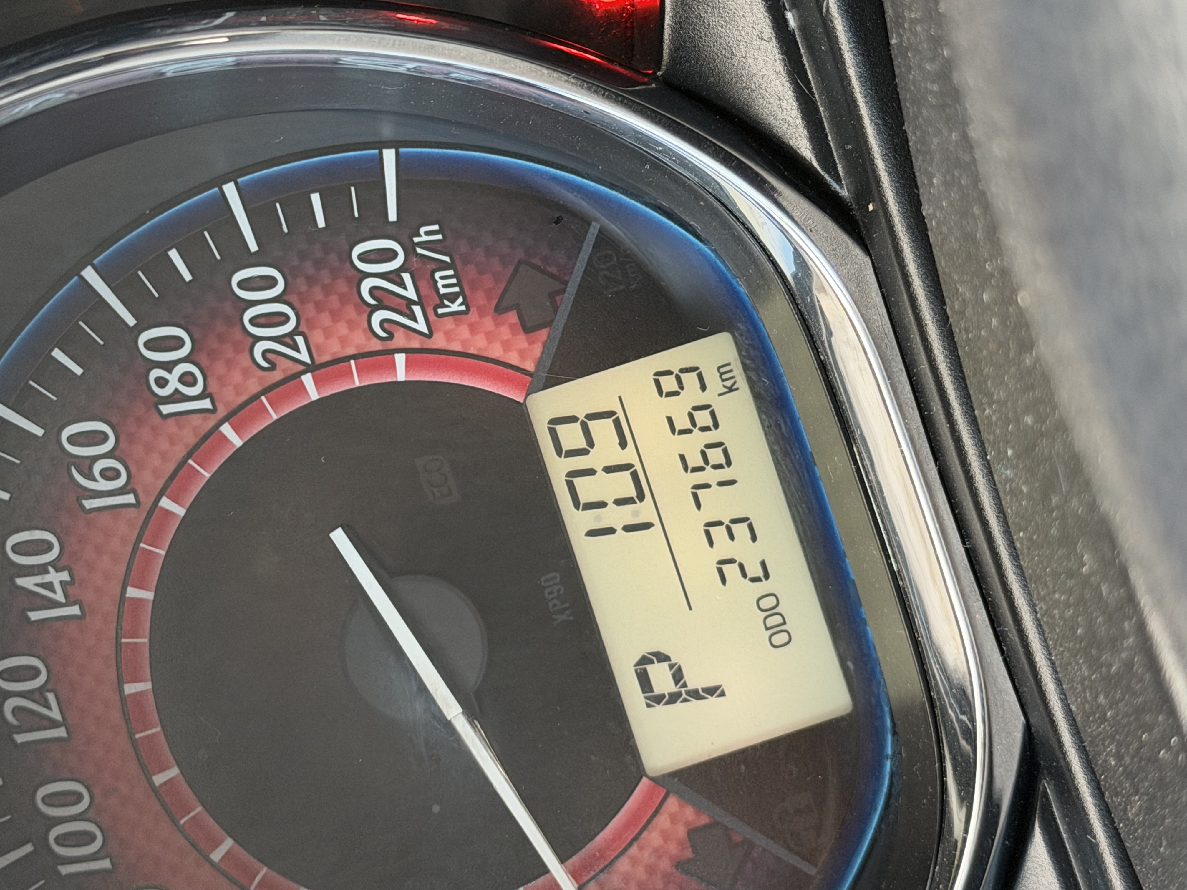 2017 Toyota Yaris SE thumbnail 2