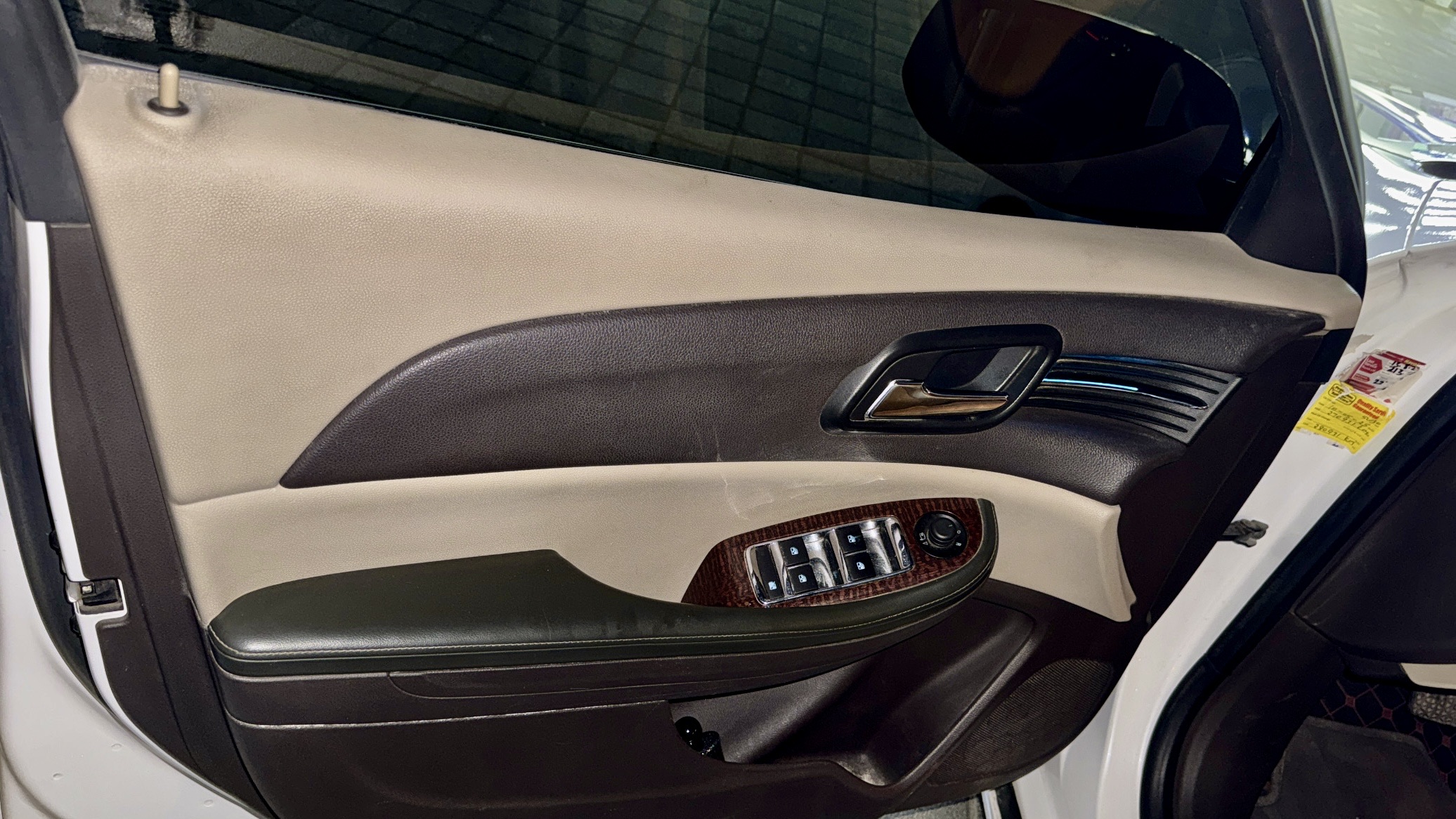 2016 Chevrolet Malibu LT thumbnail 4