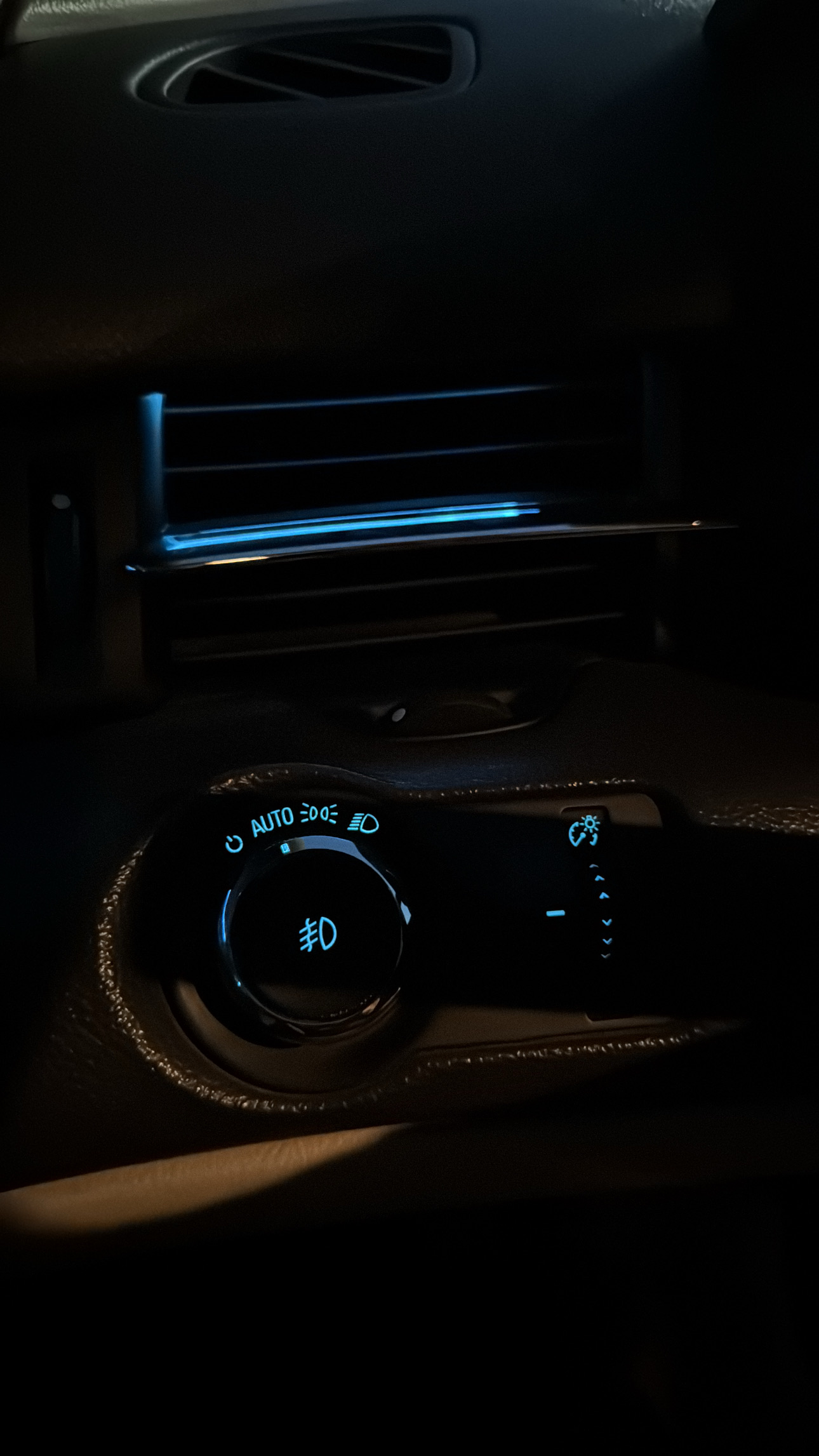 2016 Chevrolet Malibu LT thumbnail 5