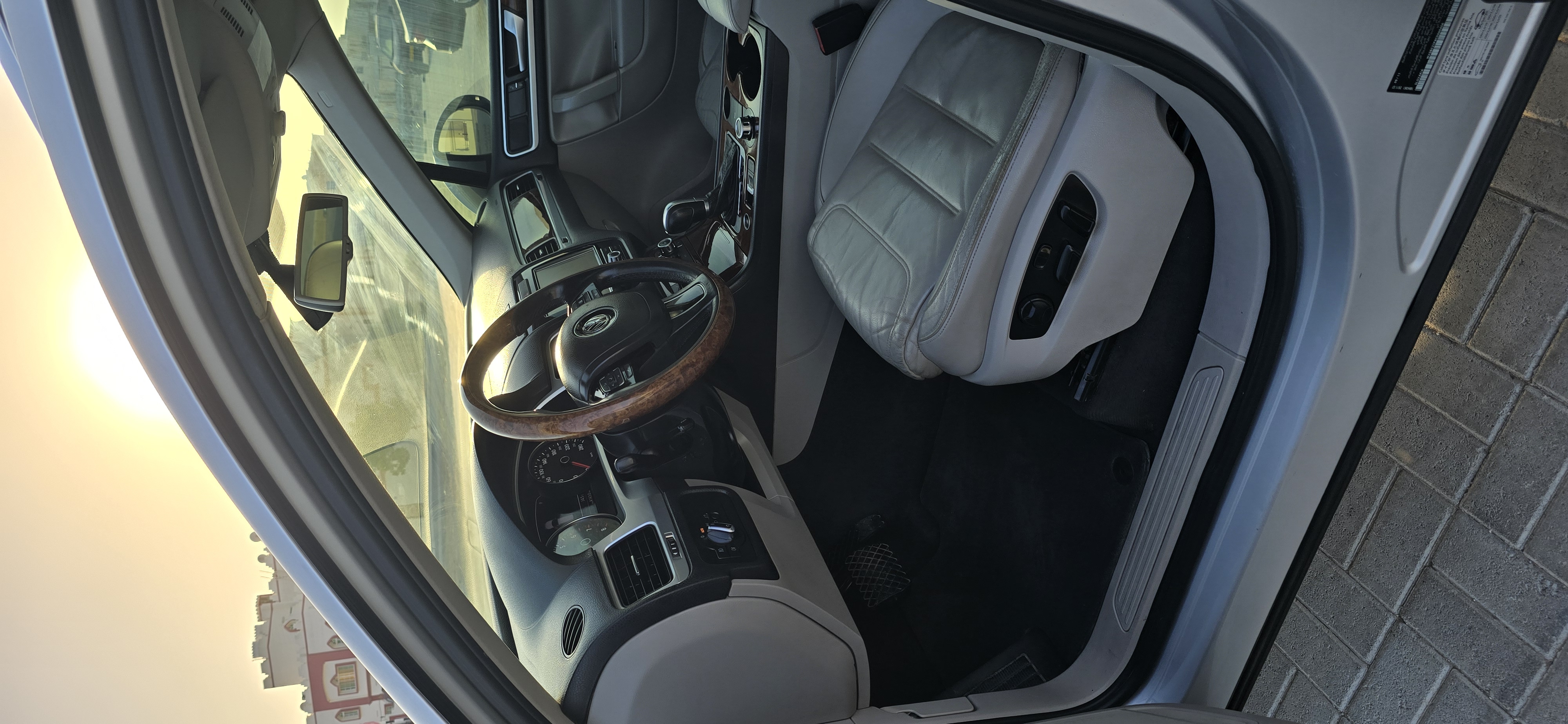 2012 Volkswagen Touareg Base thumbnail 11