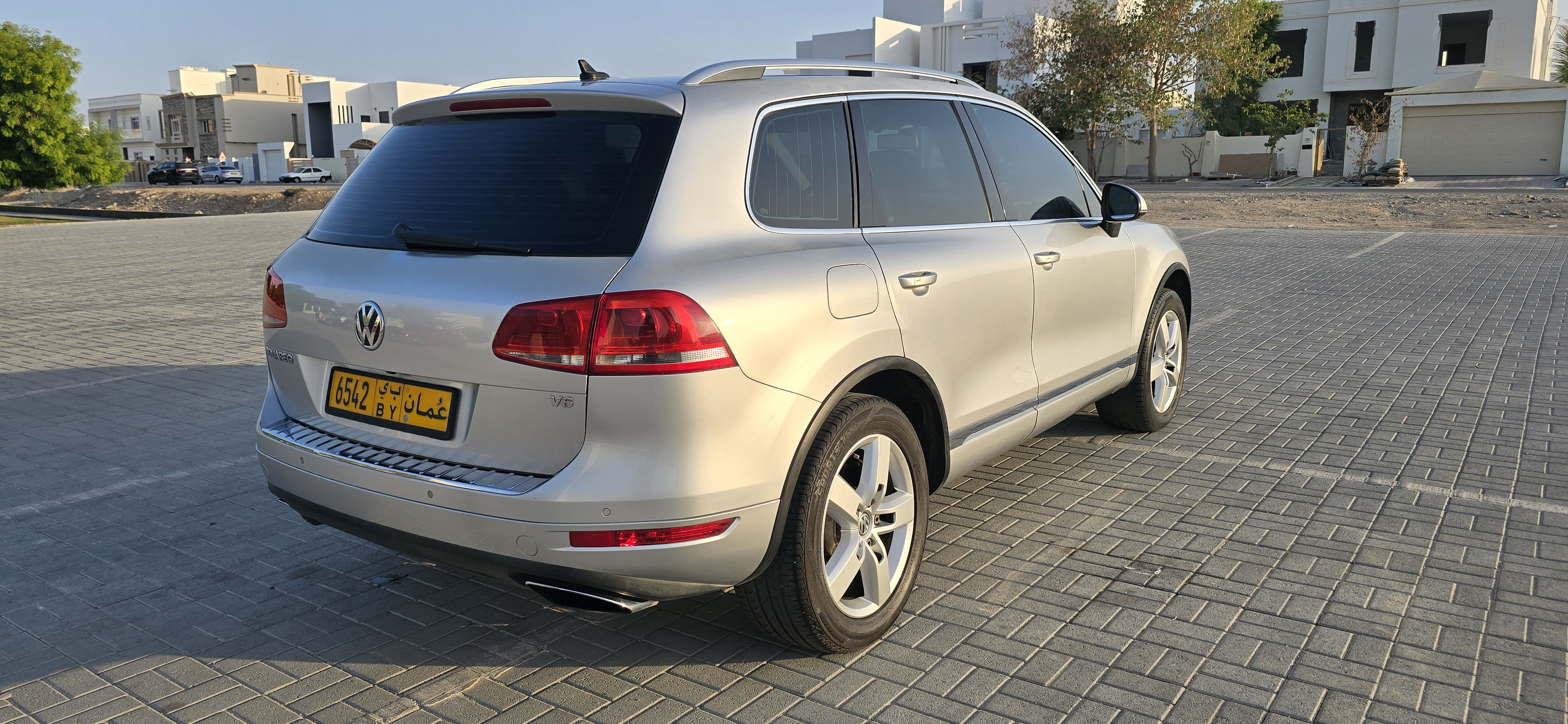 2012 Volkswagen Touareg Base thumbnail 2