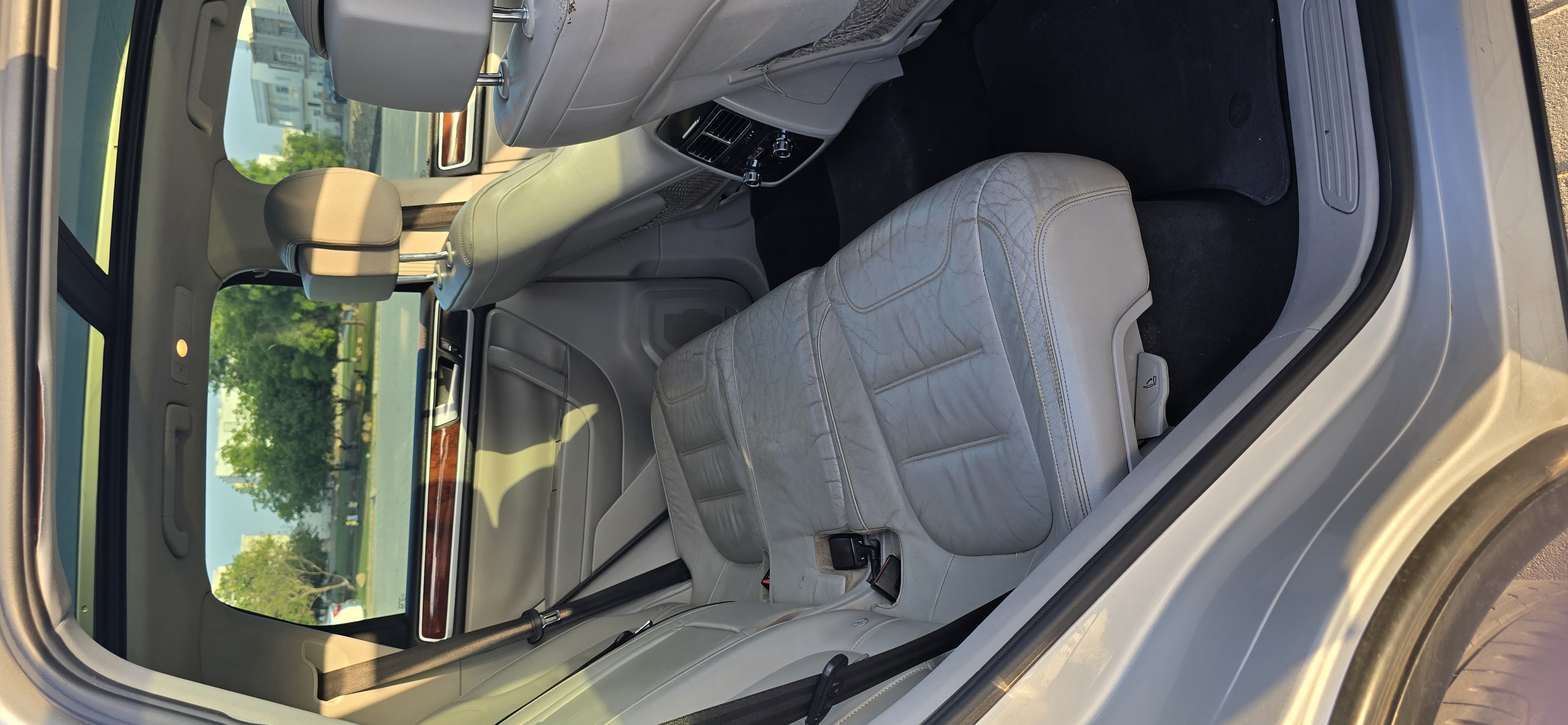2012 Volkswagen Touareg Base thumbnail 7