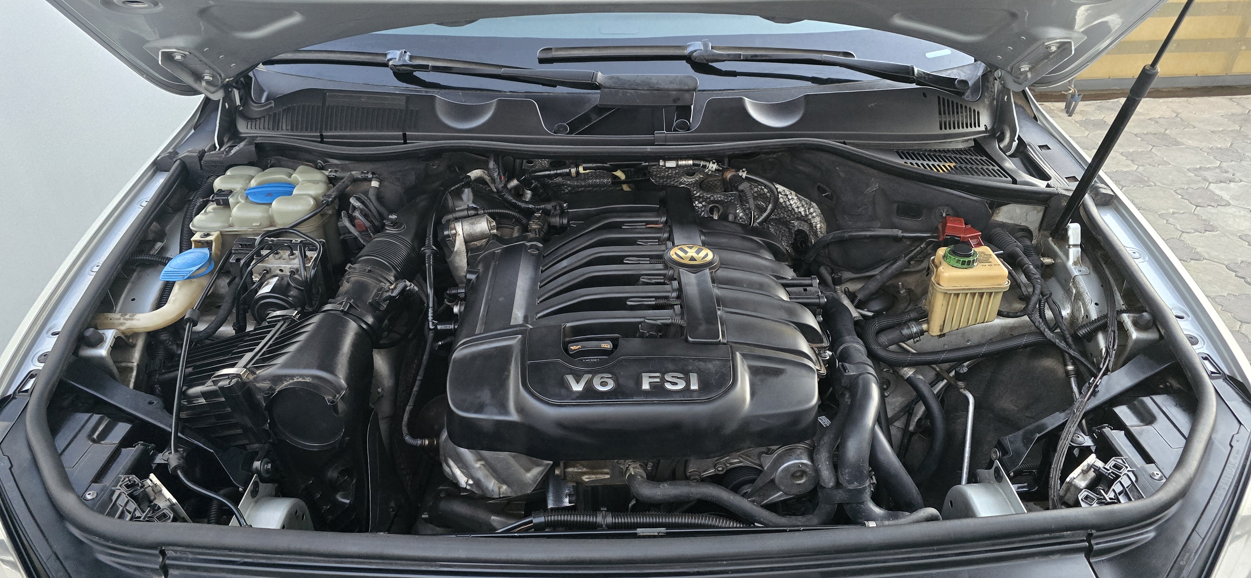 2012 Volkswagen Touareg Base thumbnail 9