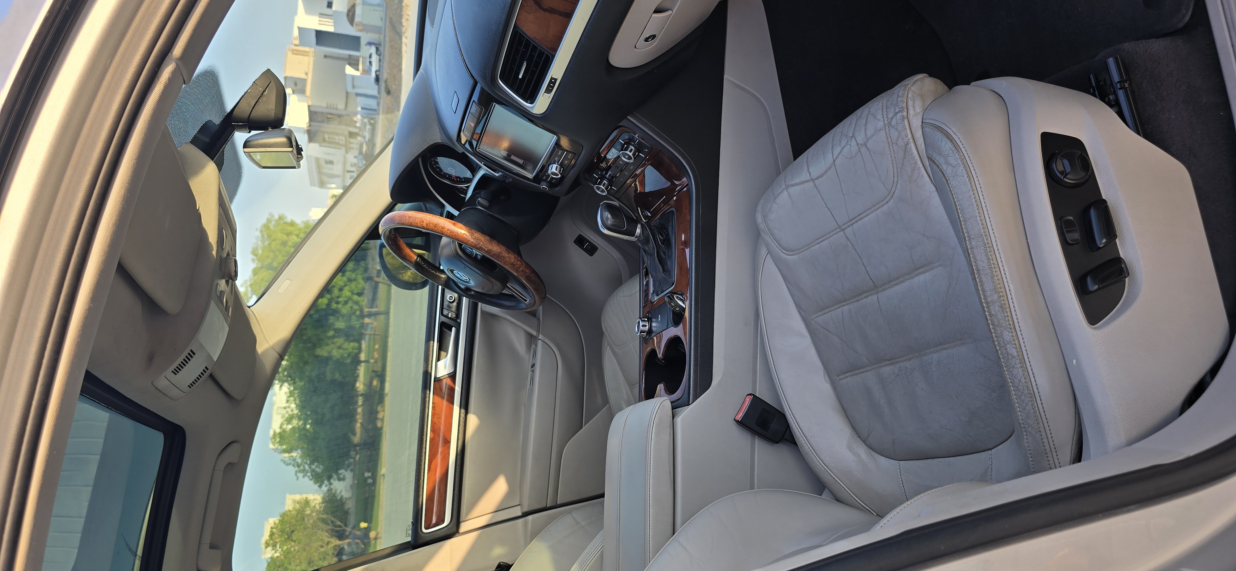 2012 Volkswagen Touareg Base thumbnail 8