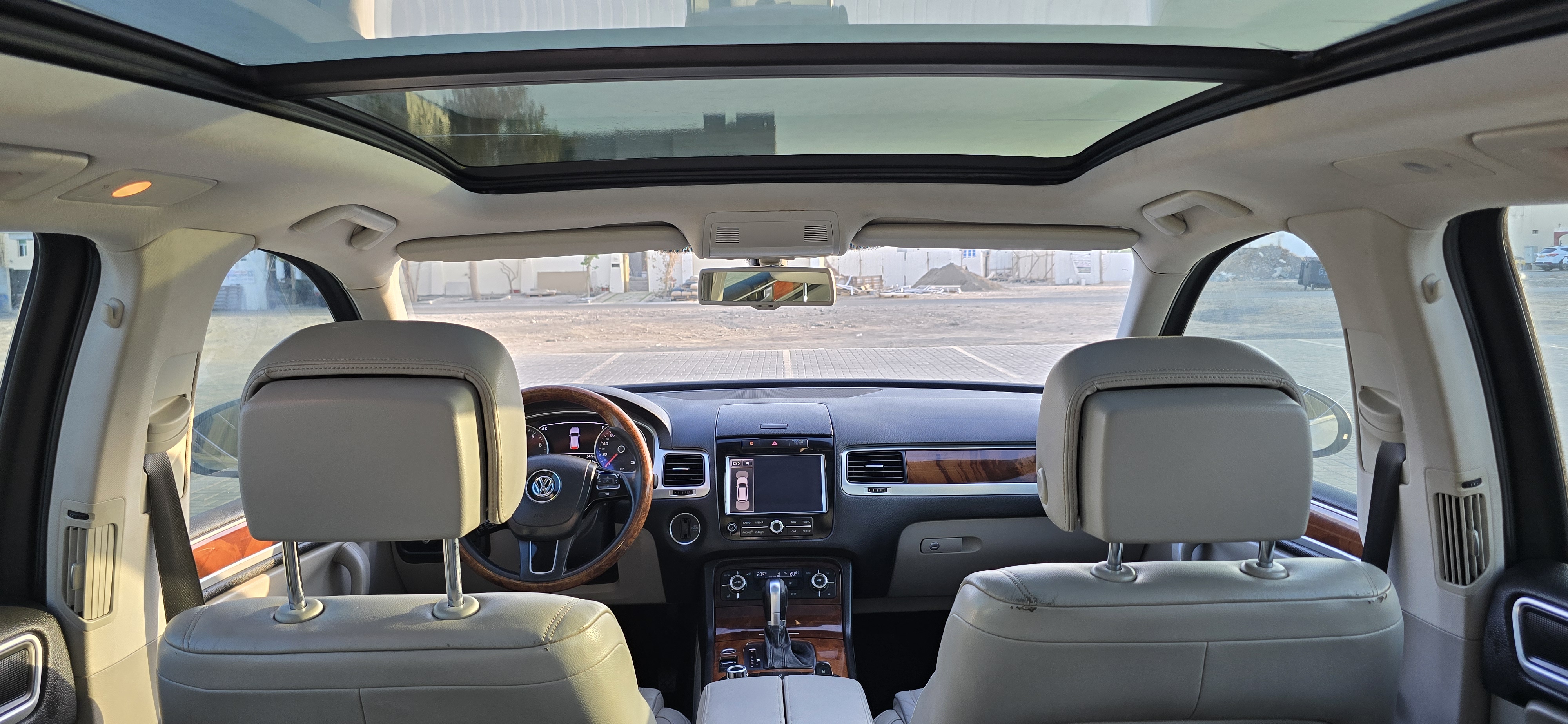 2012 Volkswagen Touareg Base thumbnail 6