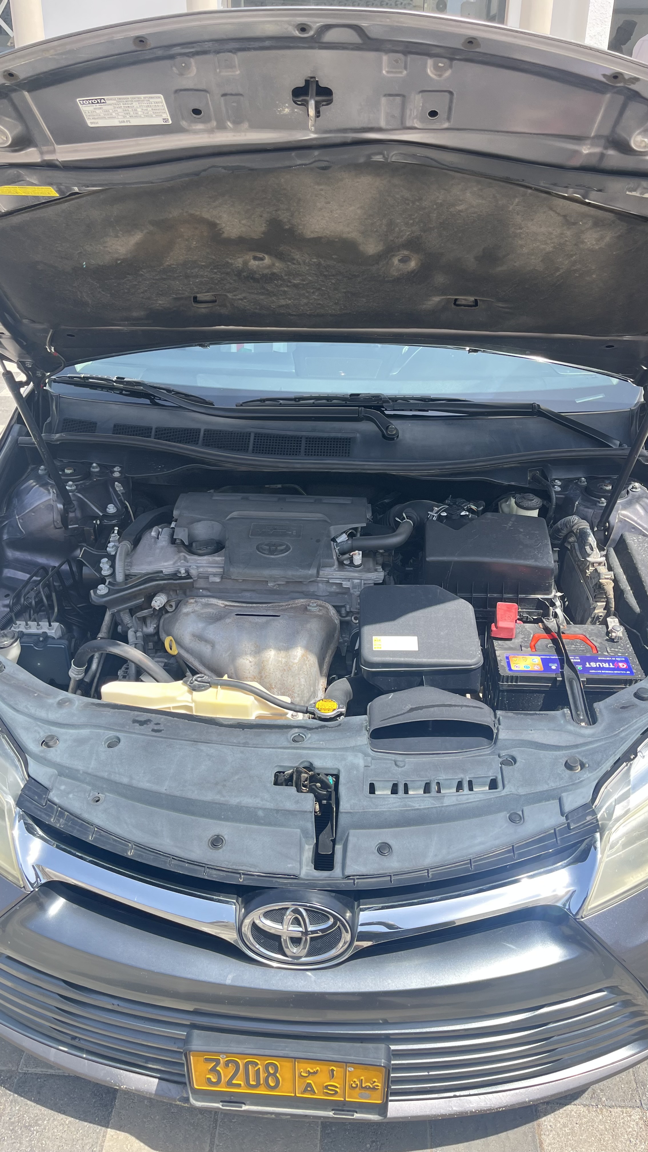 2015 Toyota Camry LE thumbnail 2