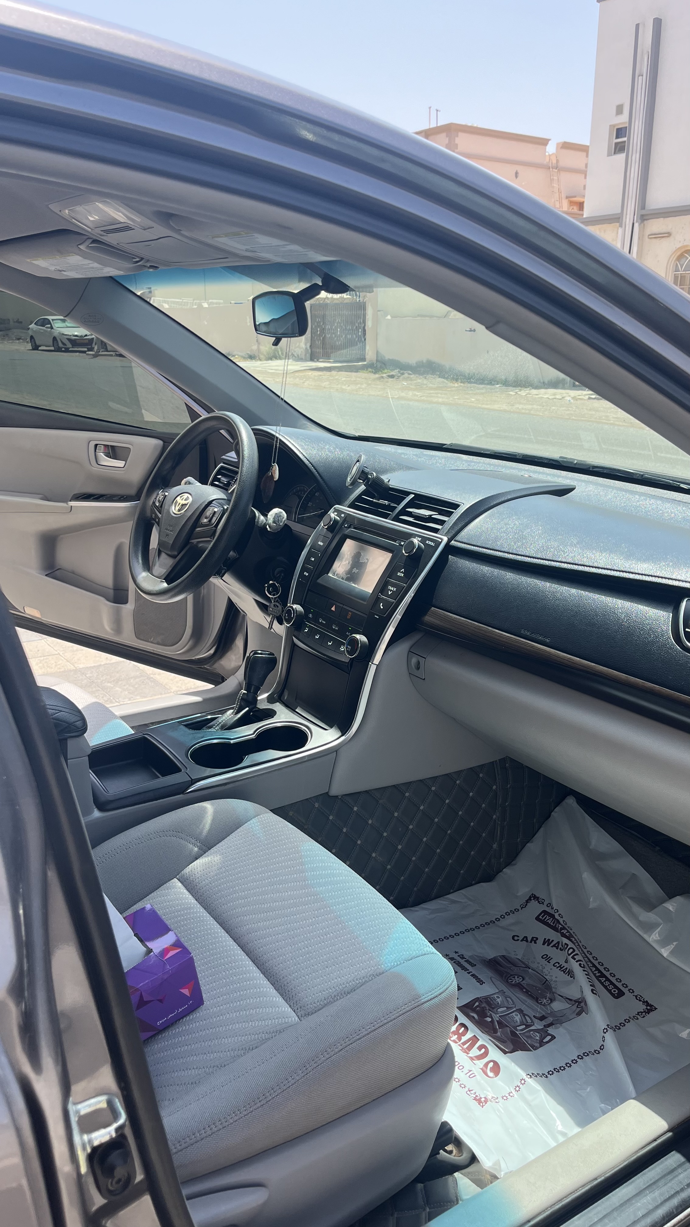2015 Toyota Camry LE thumbnail 6