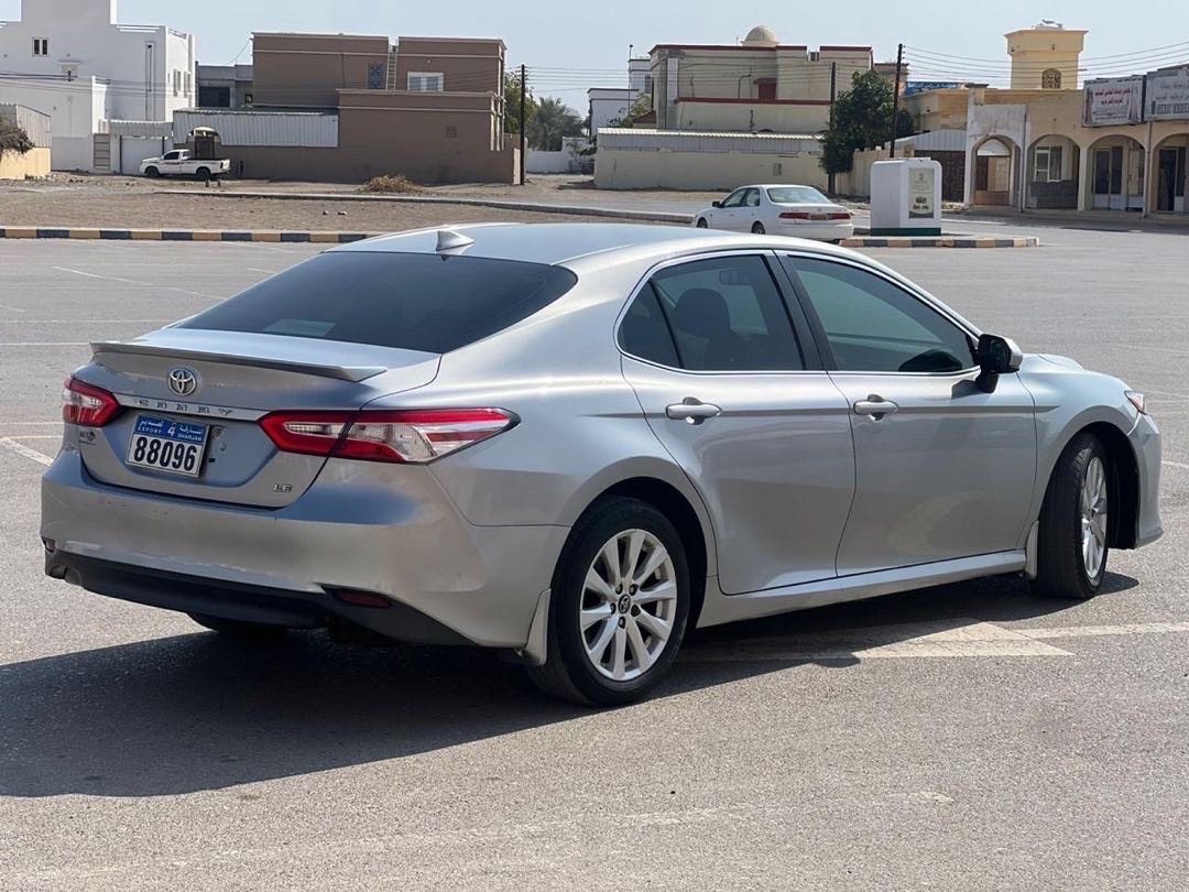 2019 Toyota Camry LE thumbnail 2