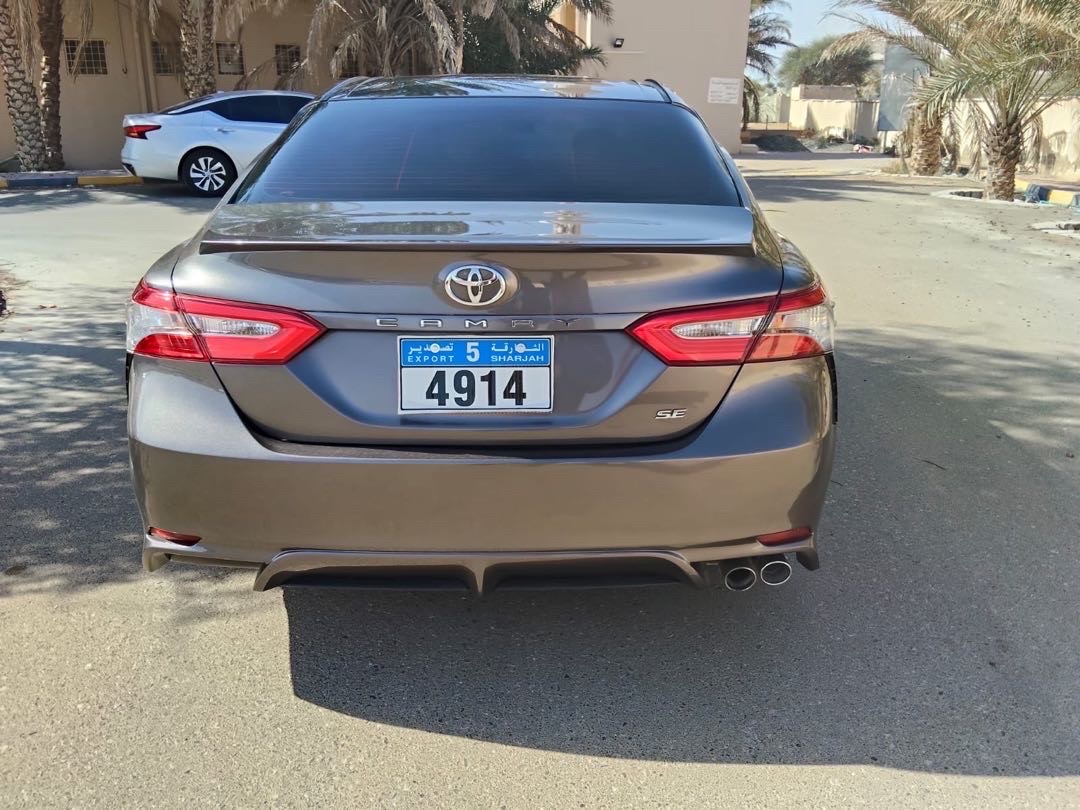 2018 Toyota Camry SE thumbnail 2