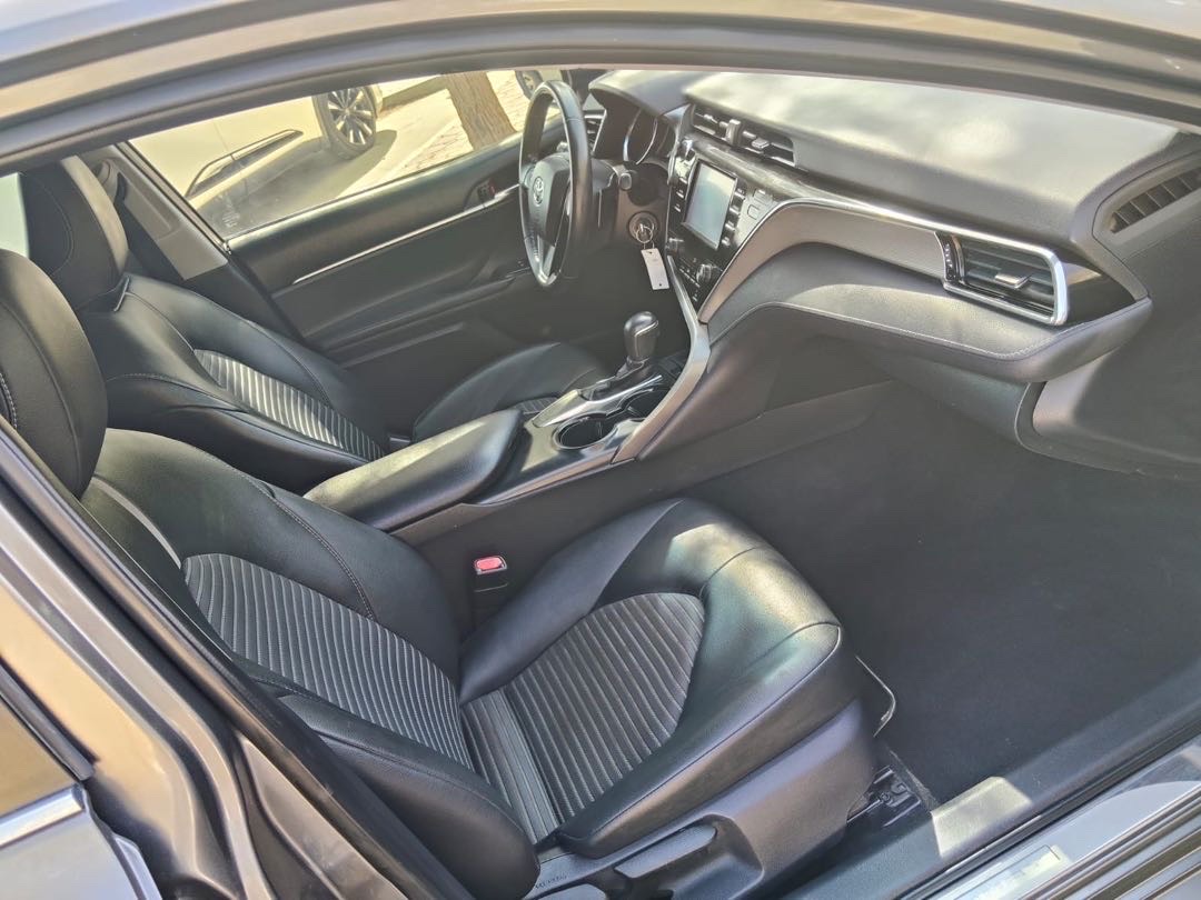 2018 Toyota Camry SE thumbnail 3