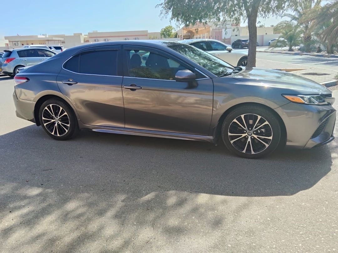 2018 Toyota Camry SE thumbnail 5