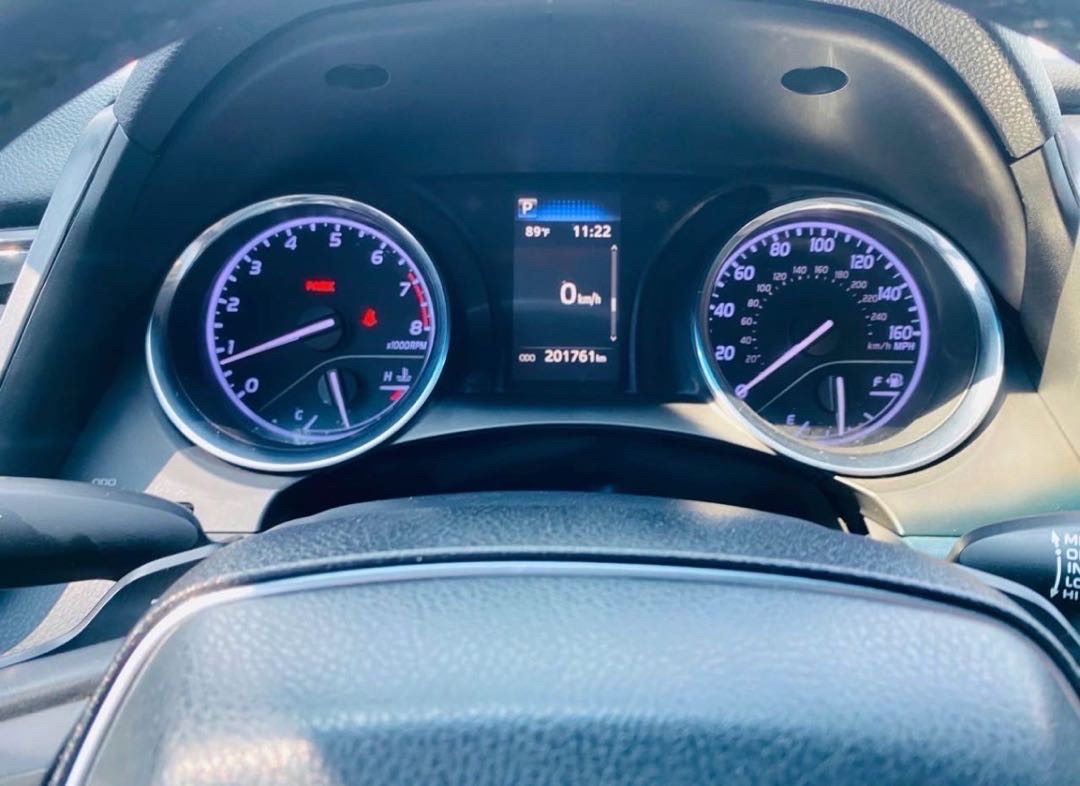 2020 Toyota Camry SE thumbnail 2