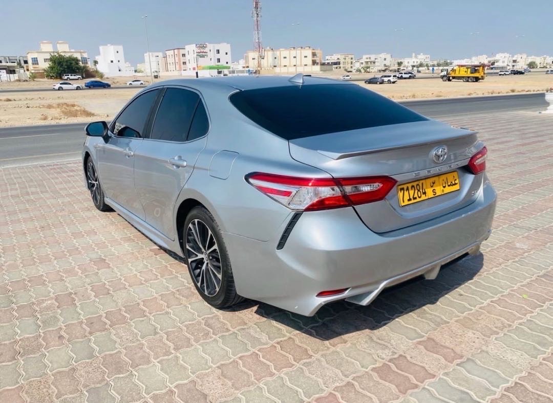 2020 Toyota Camry SE thumbnail 4
