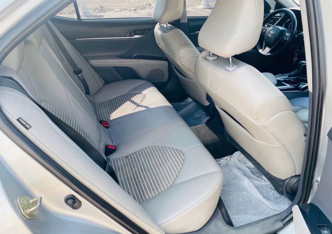 2020 Toyota Camry SE thumbnail 5
