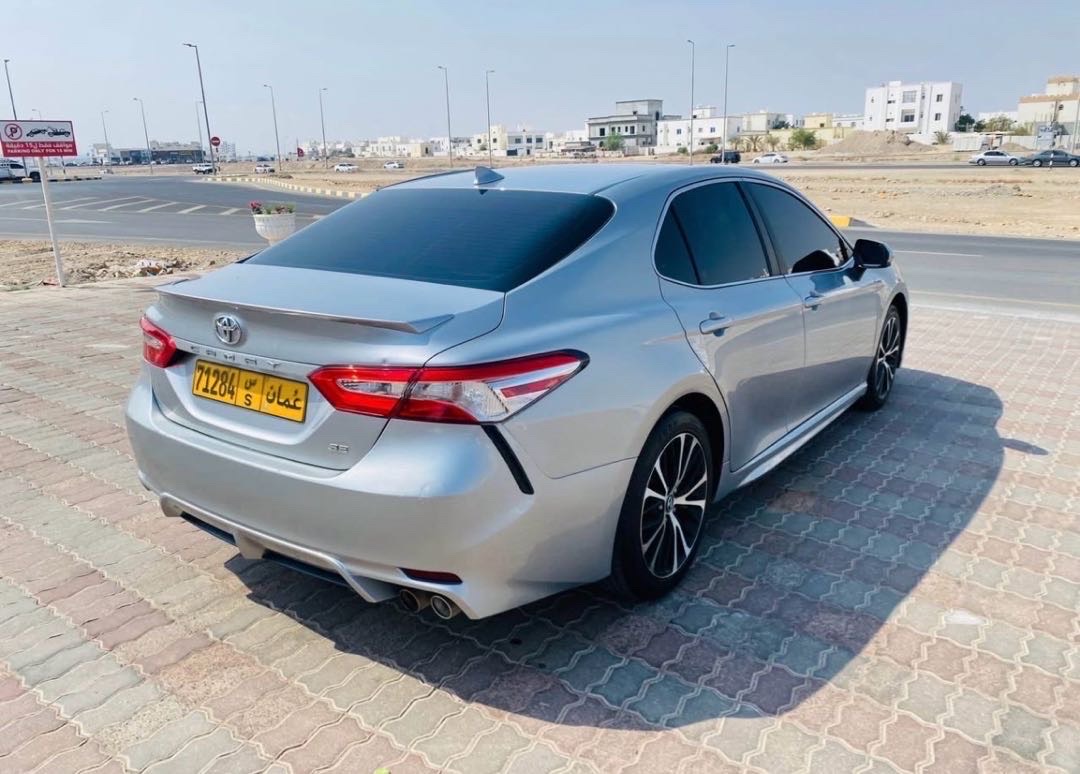 2020 Toyota Camry SE thumbnail 6