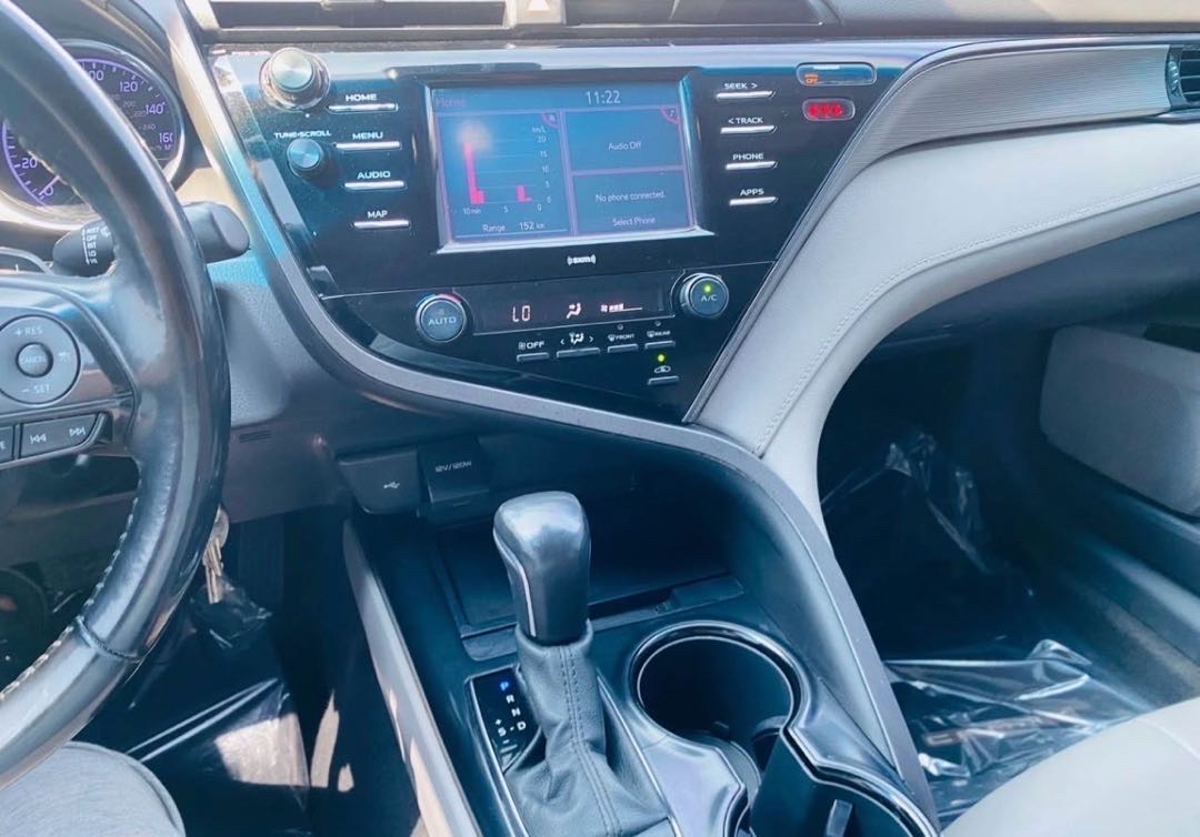 2020 Toyota Camry SE thumbnail 8