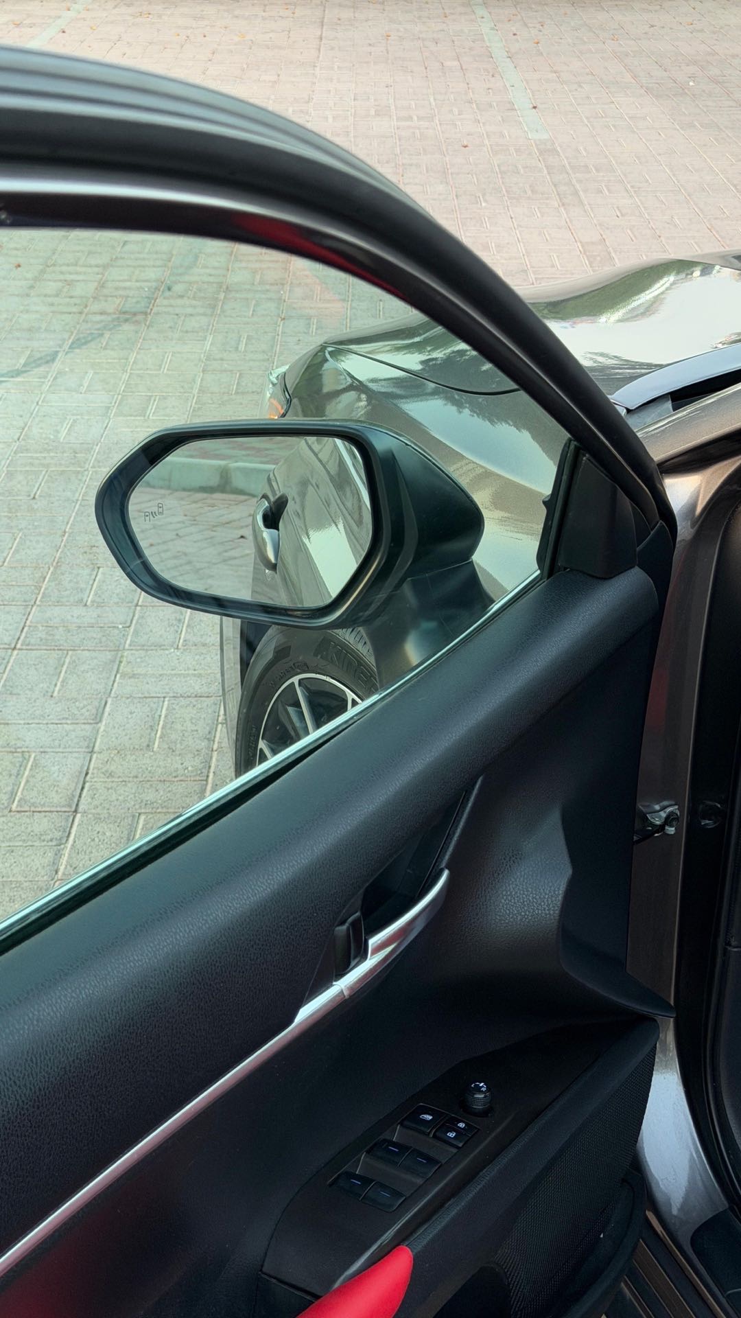 2023 Toyota Camry SE thumbnail 3