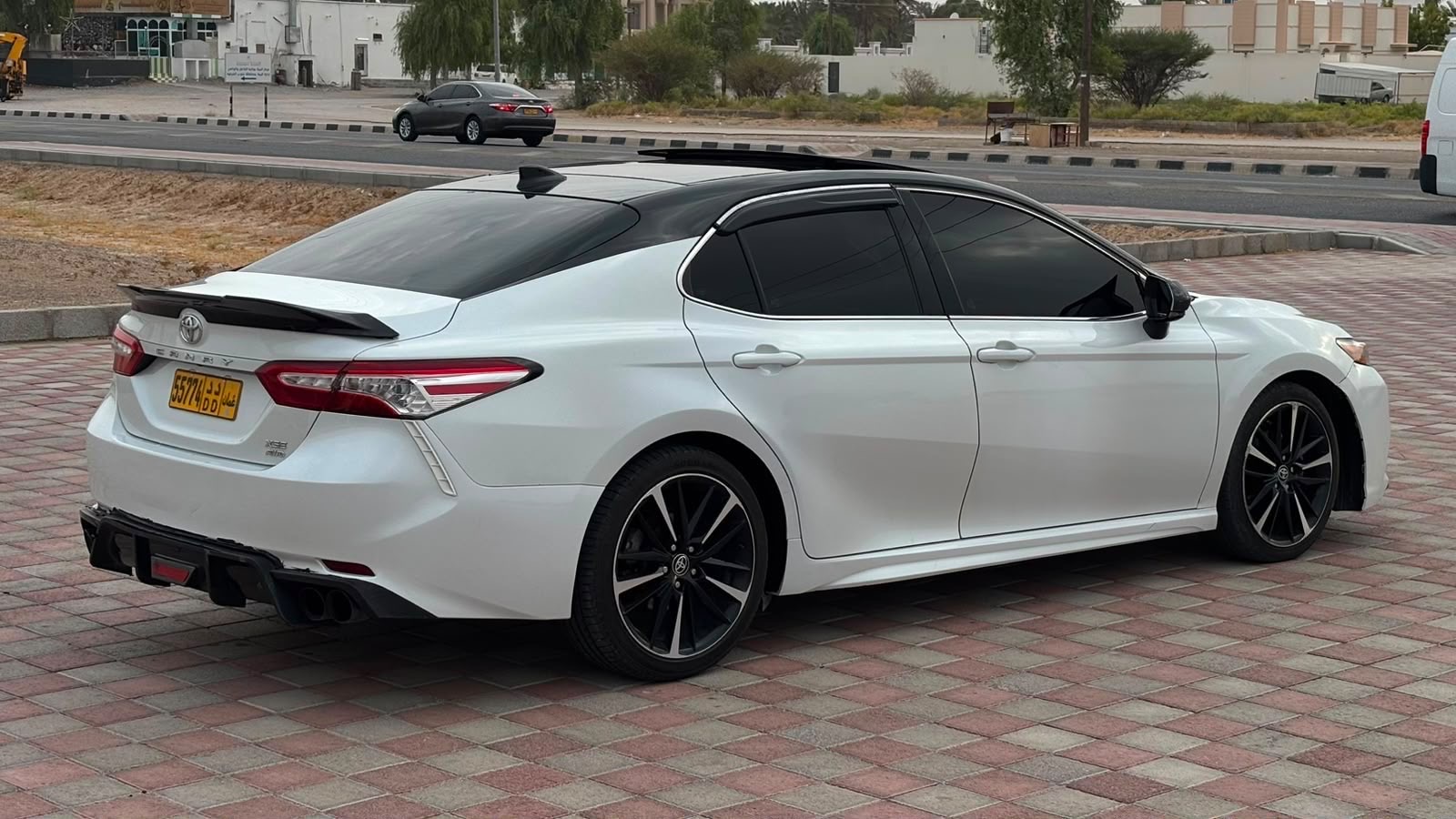 2020 Toyota Camry XSE thumbnail 3