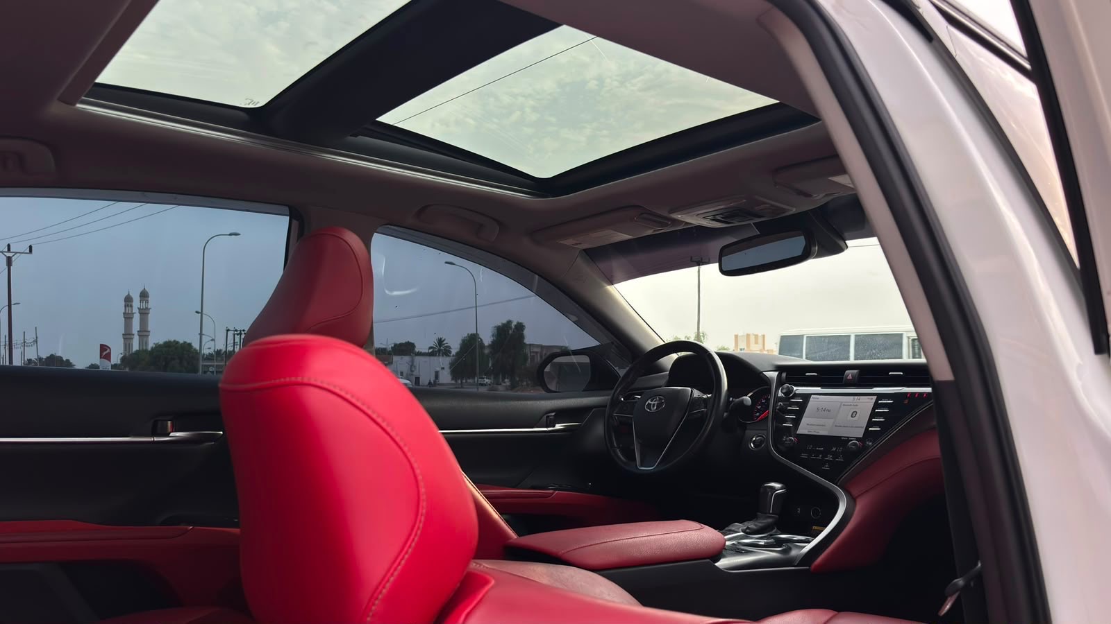 2020 Toyota Camry XSE thumbnail 6