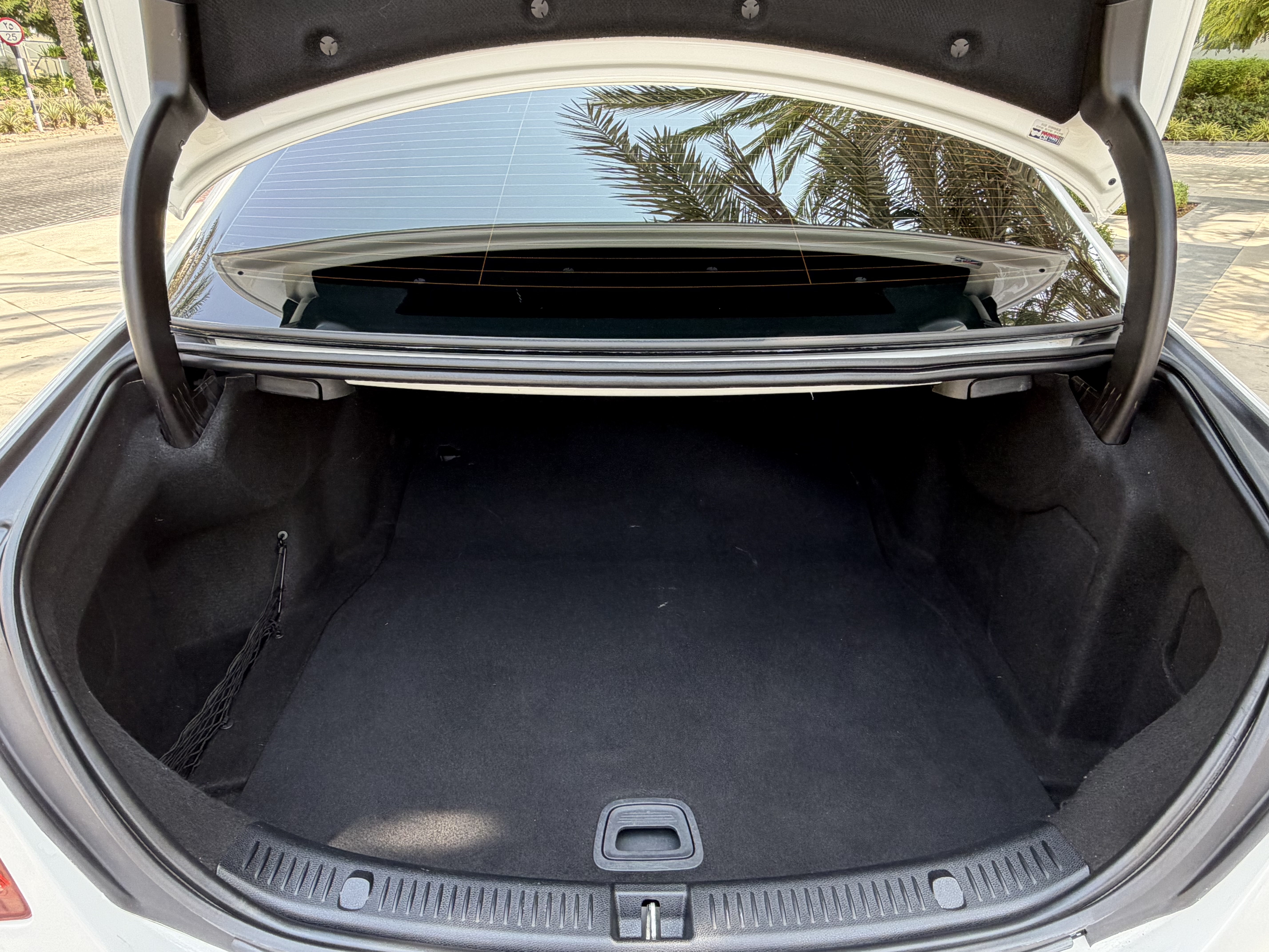 2018 Mercedes-Benz E-Class E 300 e thumbnail 4