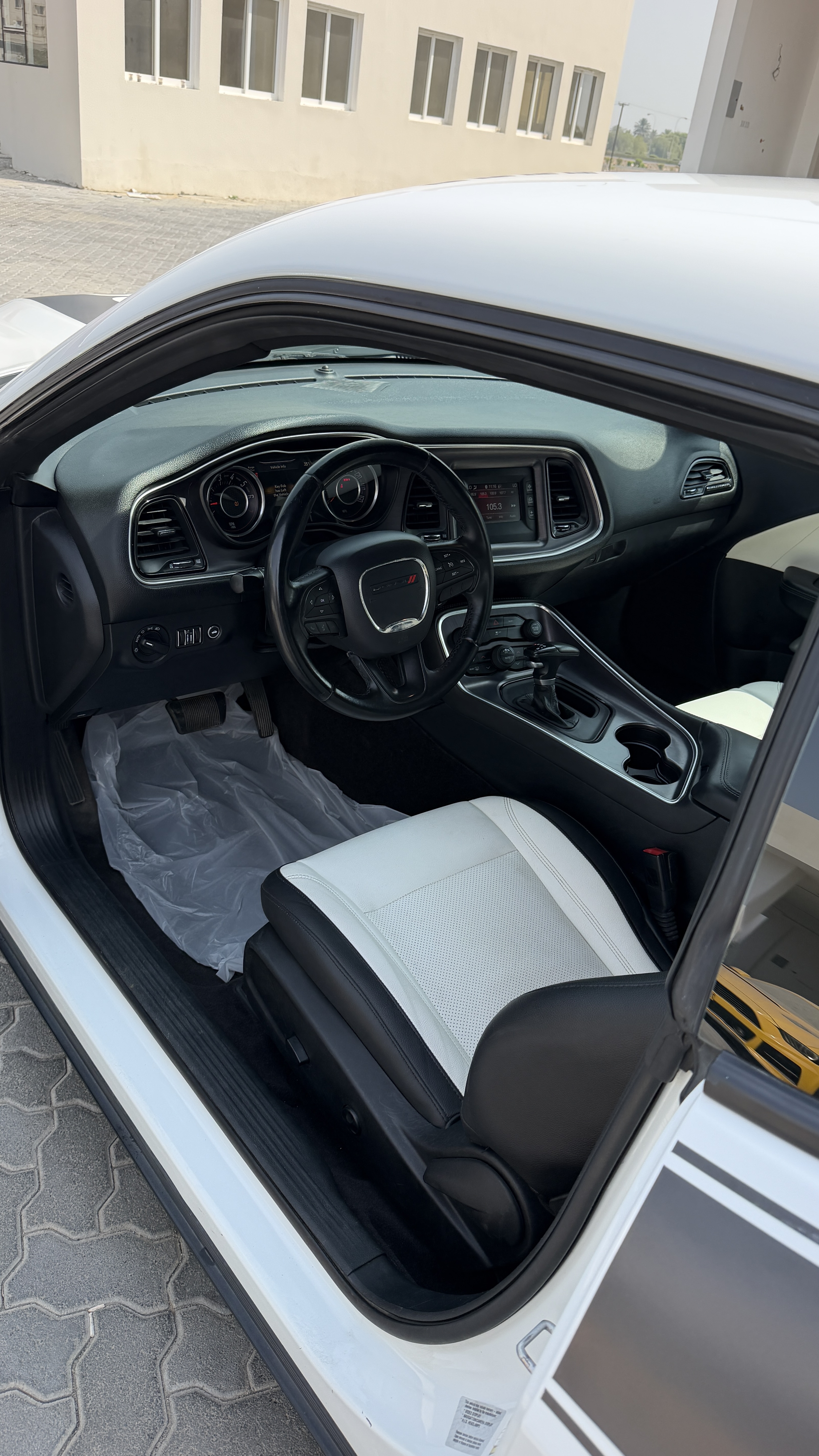 2016 Dodge Challenger SXT thumbnail 7