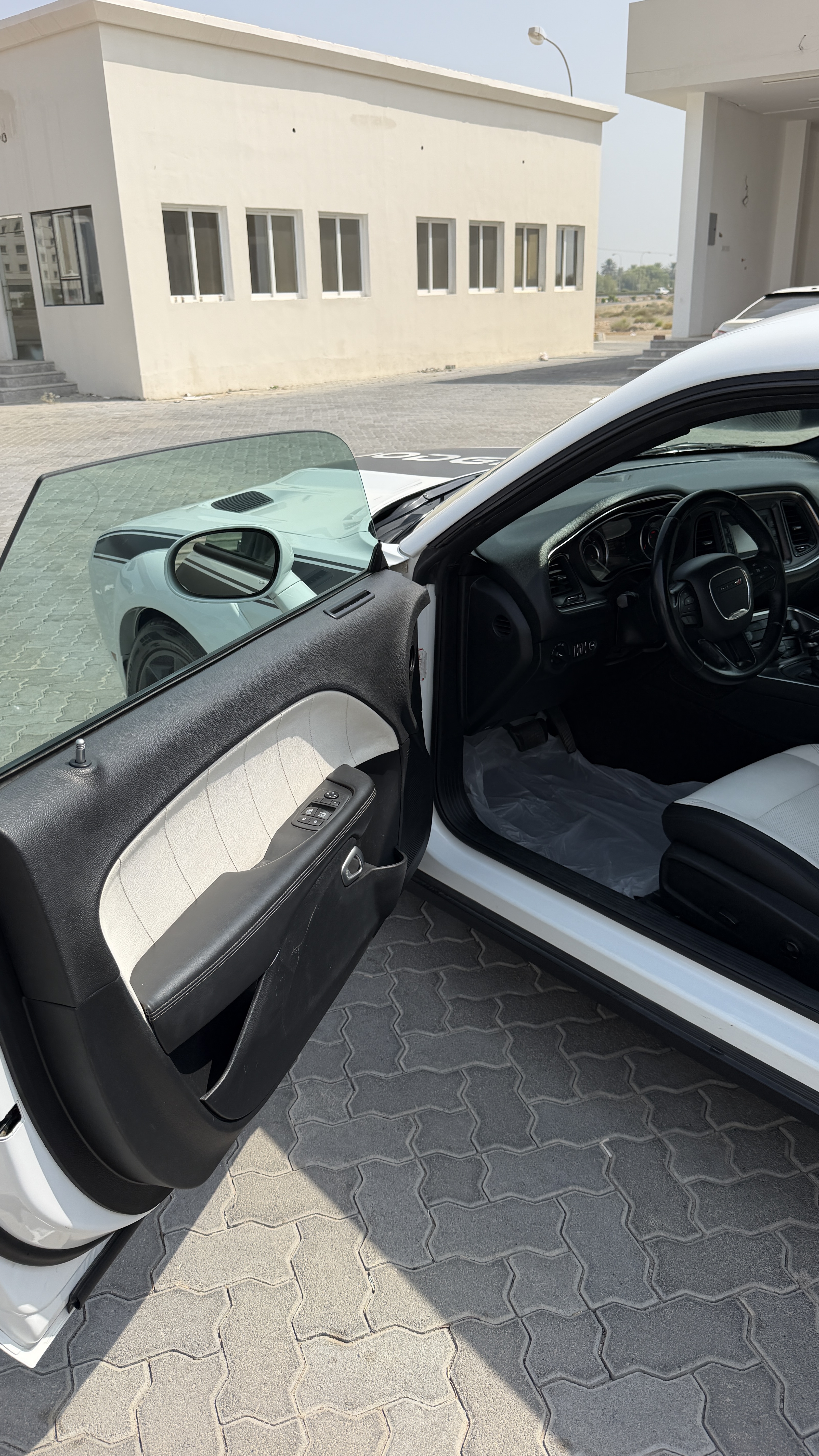 2016 Dodge Challenger SXT thumbnail 8