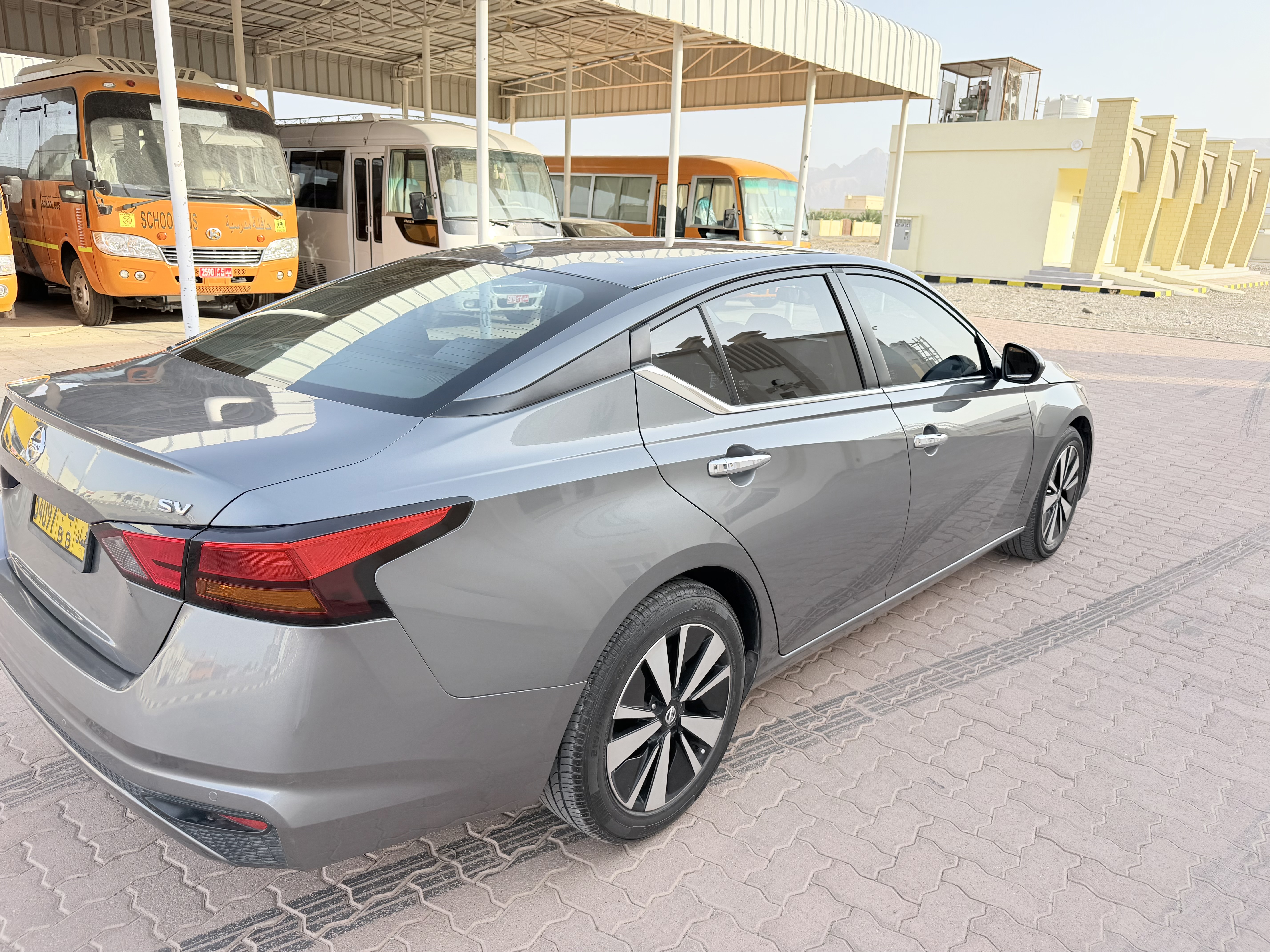 2021 Nissan Altima SV thumbnail 3