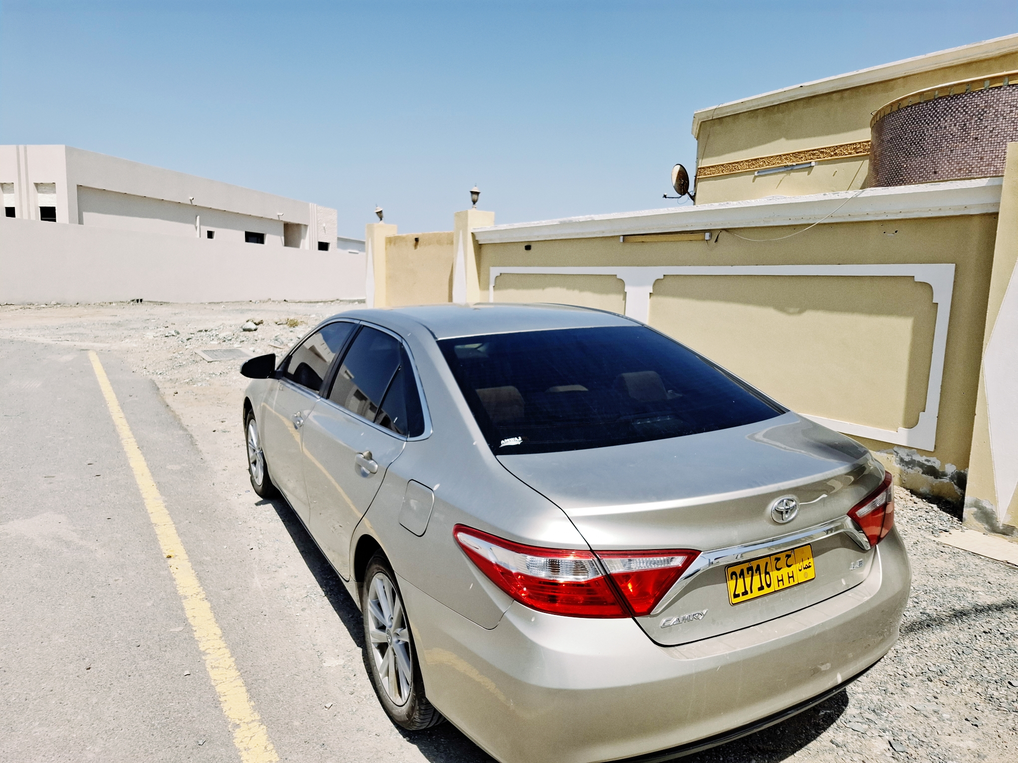 2017 Toyota Camry LE thumbnail 4