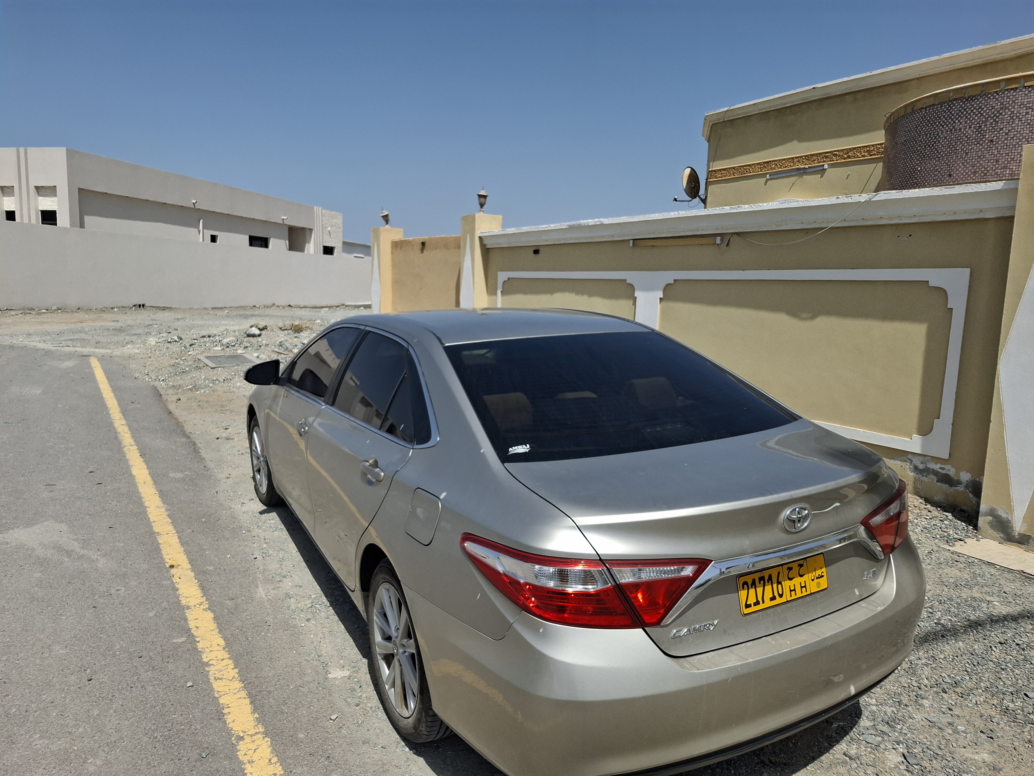 2017 Toyota Camry LE thumbnail 3