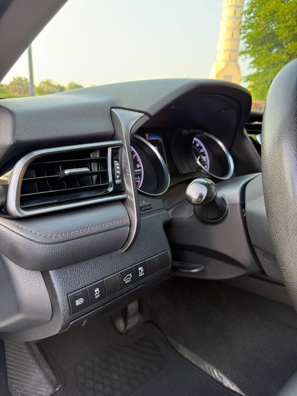 2019 Toyota Camry LE thumbnail 3