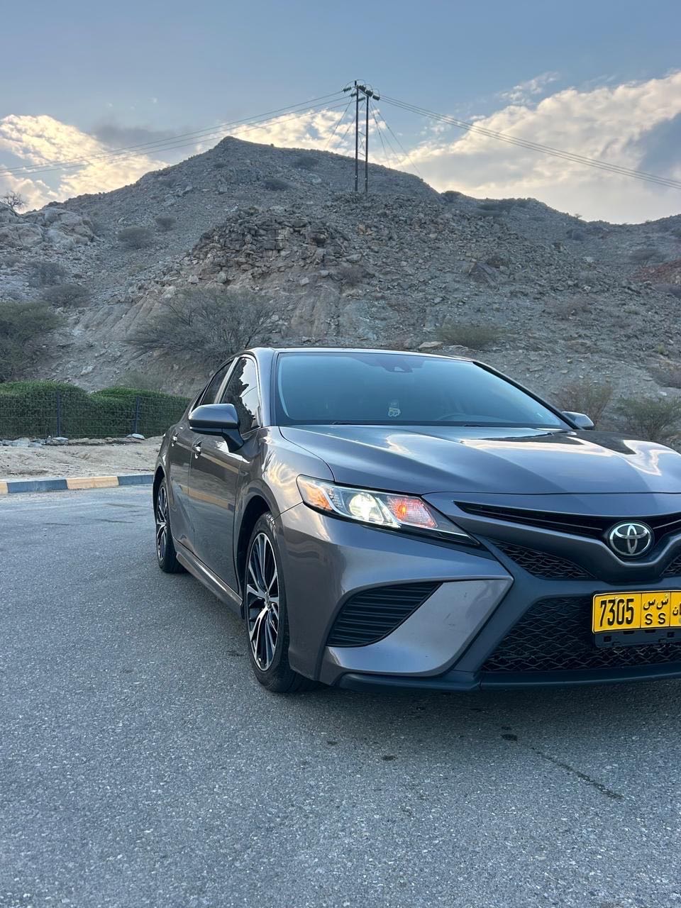 2019 Toyota Camry SE thumbnail 2