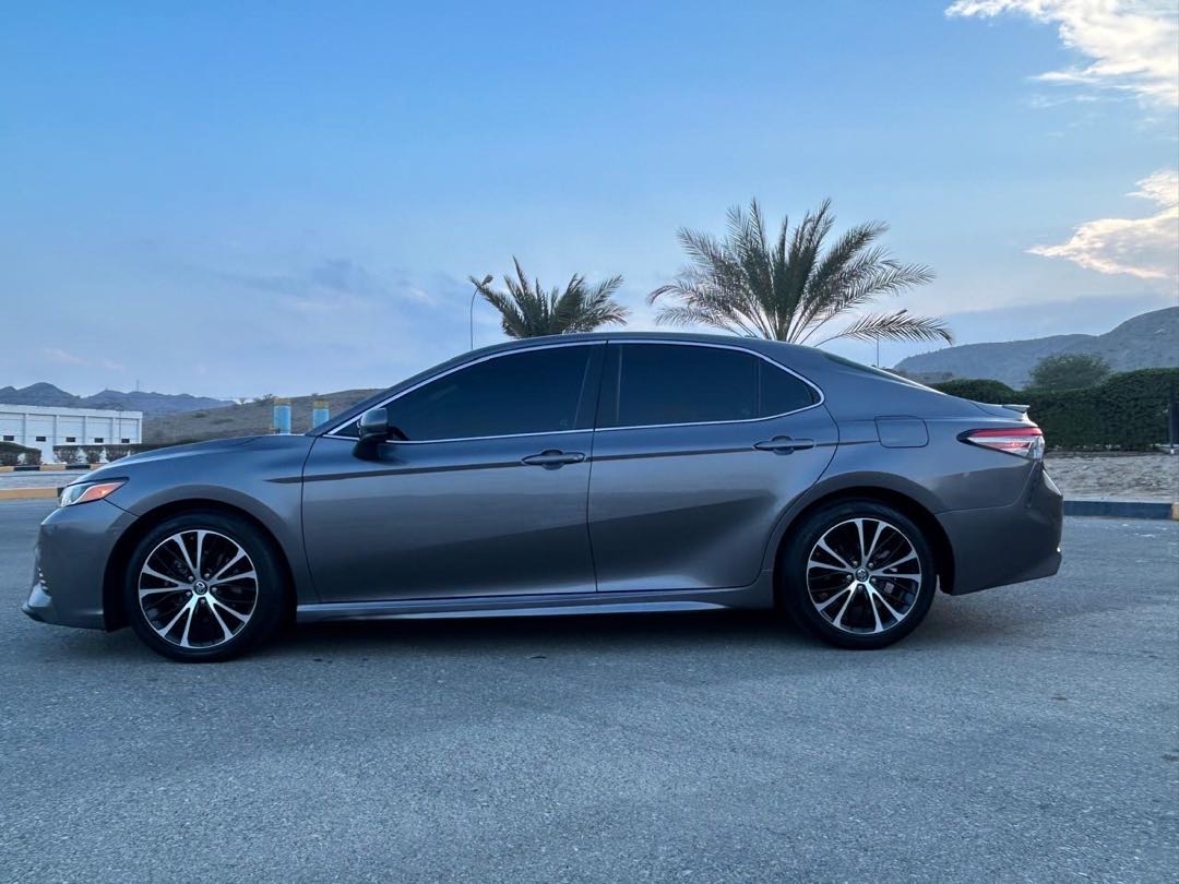 2019 Toyota Camry SE thumbnail 4
