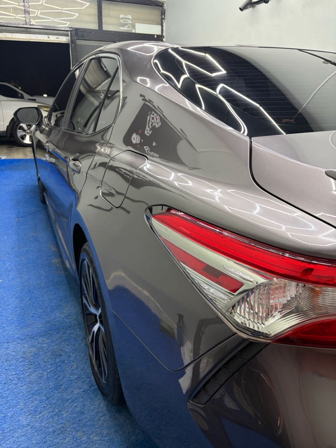 2018 Toyota Camry SE thumbnail 4