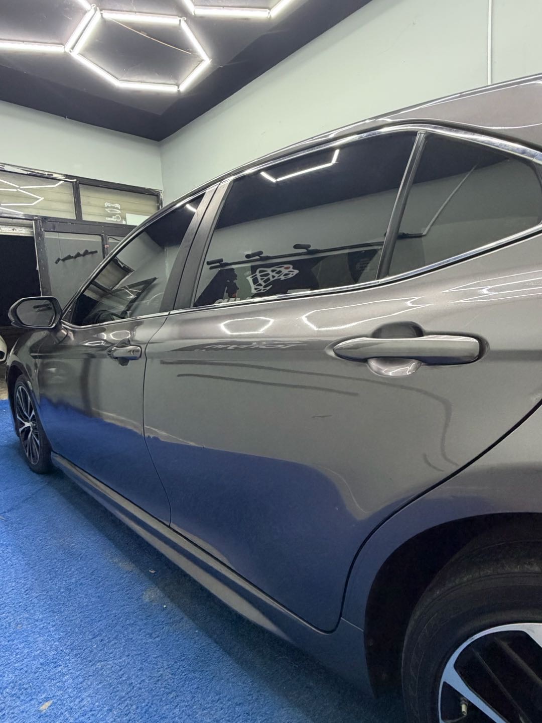 2018 Toyota Camry SE thumbnail 17