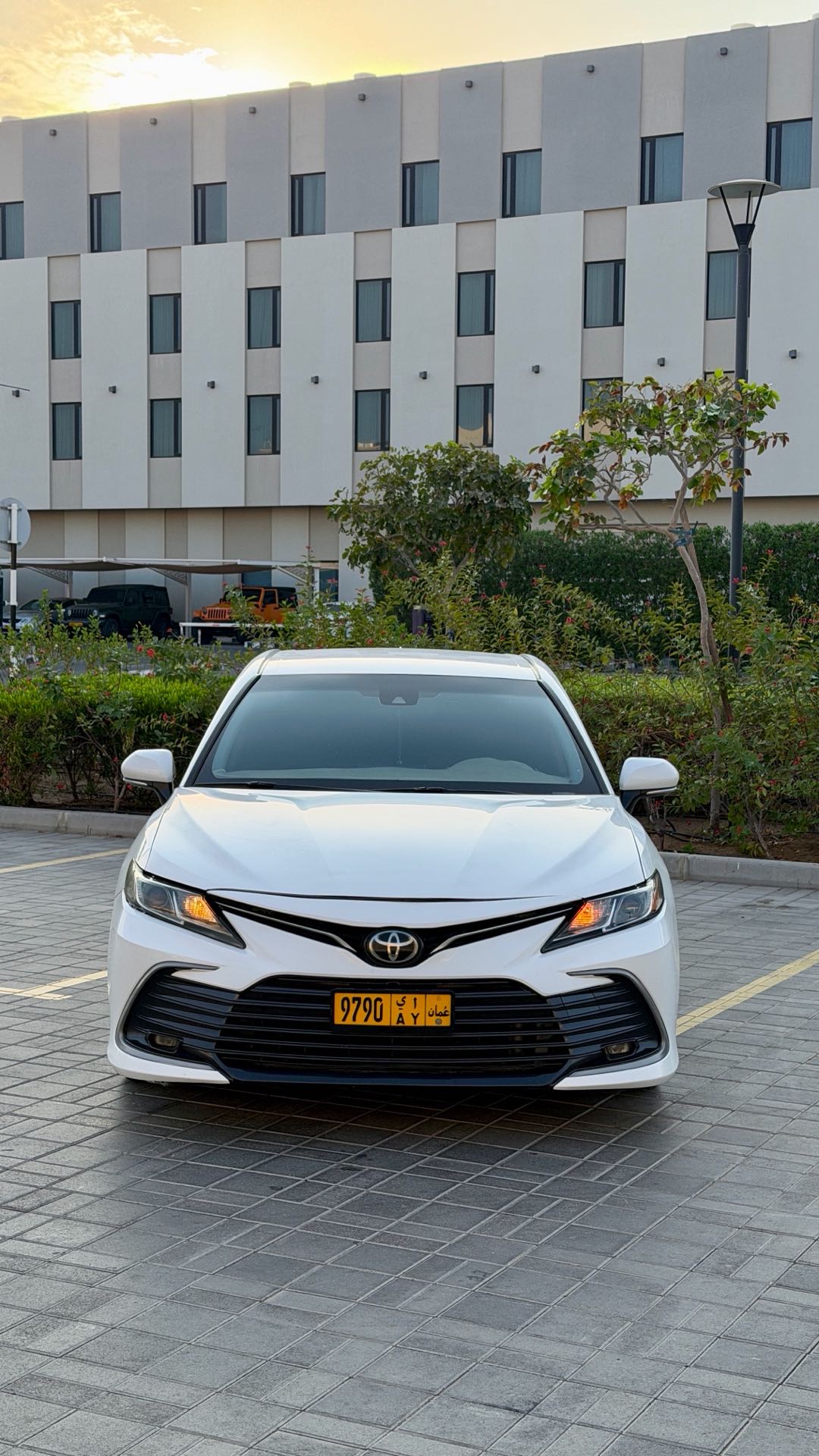 2021 Toyota Camry LE thumbnail 2