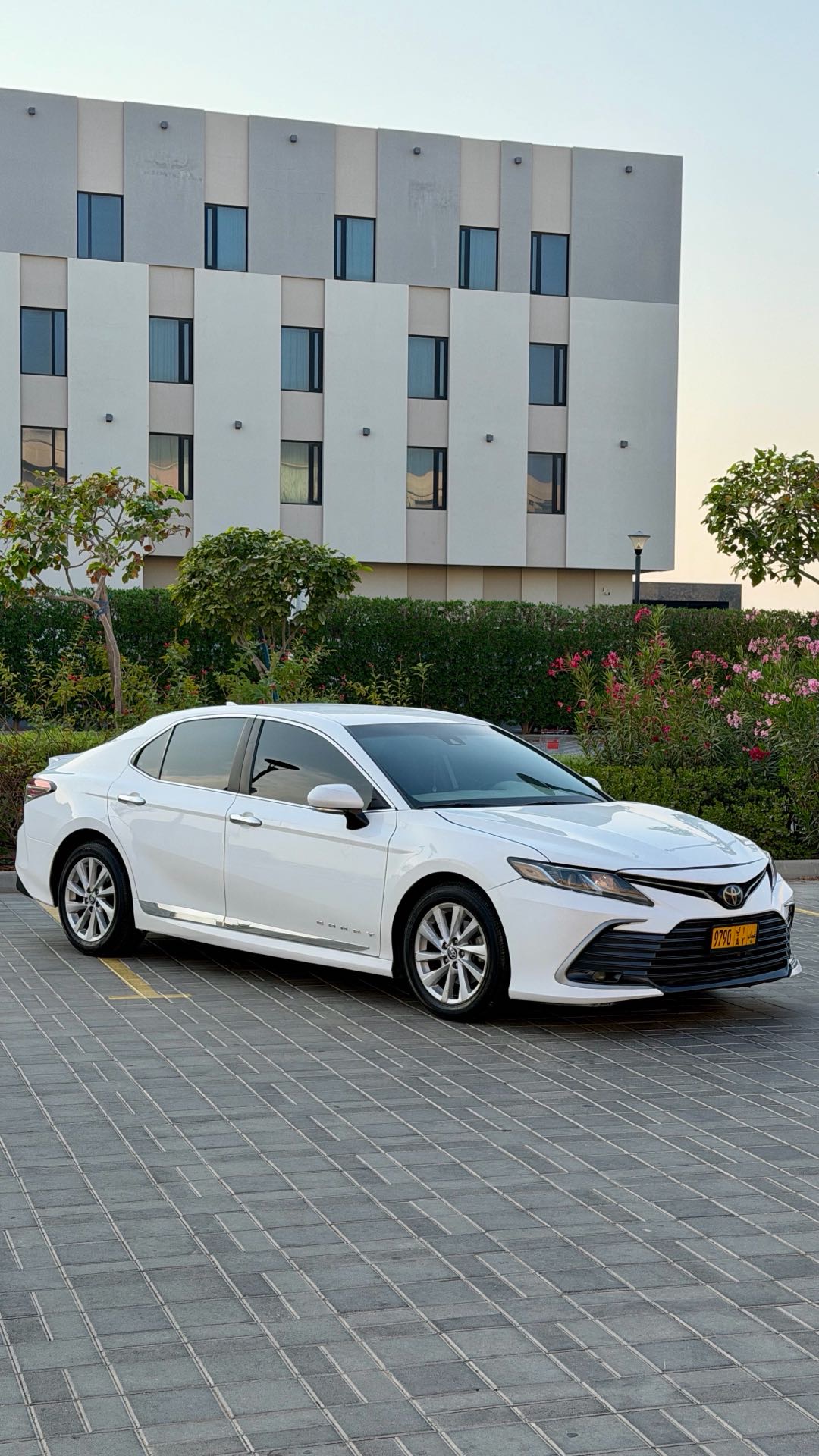 2021 Toyota Camry LE thumbnail 5