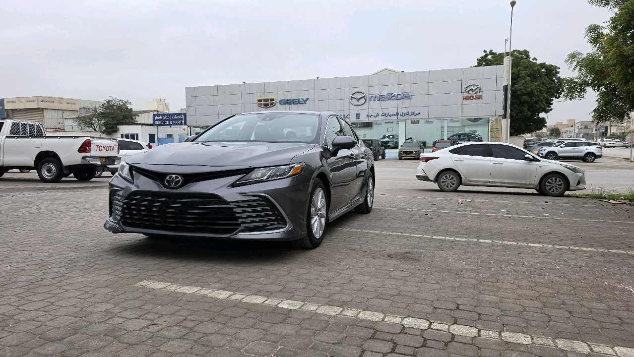 2022 Toyota Camry LE thumbnail 2