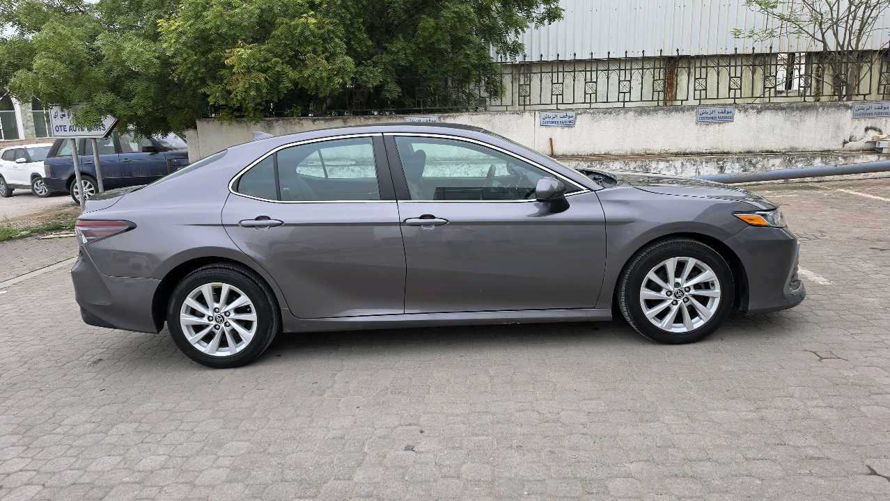 2022 Toyota Camry LE thumbnail 4