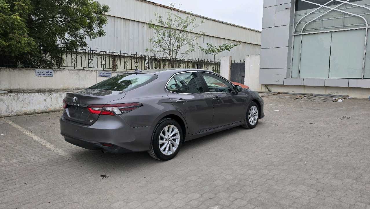 2022 Toyota Camry LE thumbnail 5