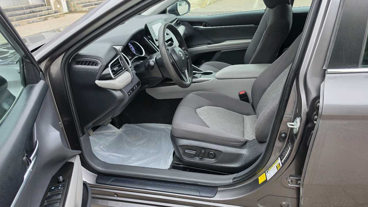 2022 Toyota Camry LE thumbnail 8