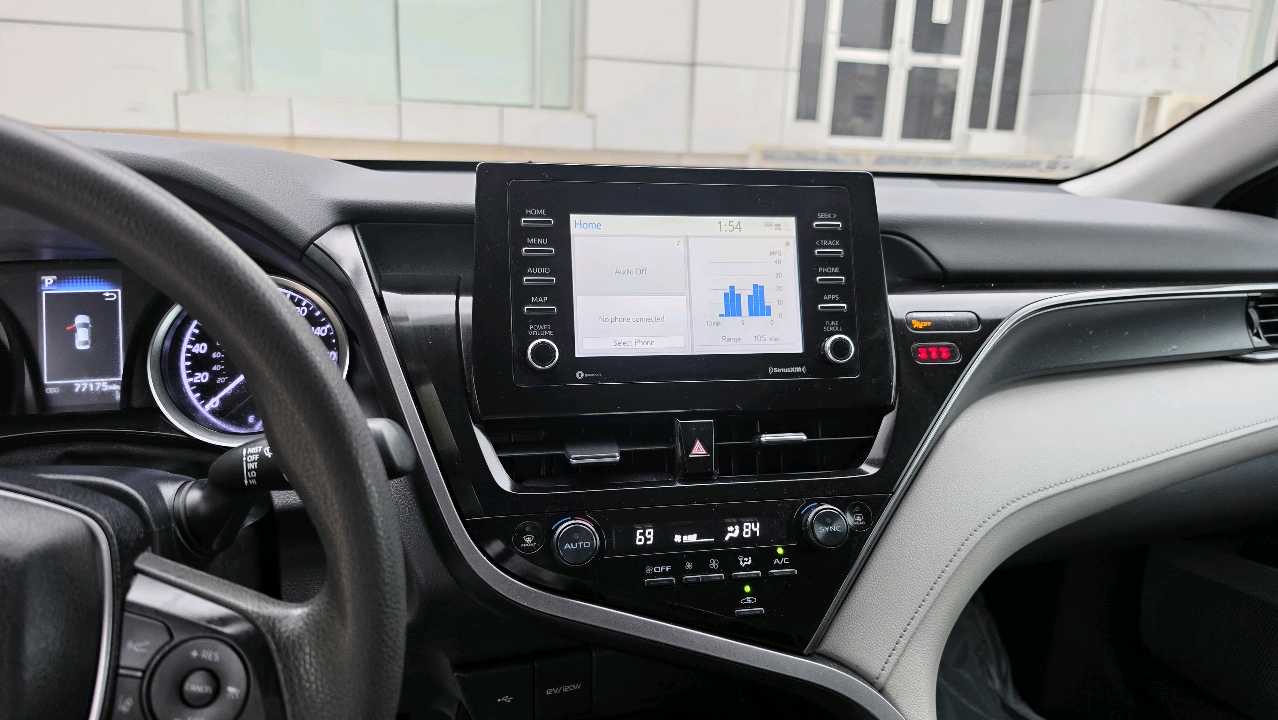 2022 Toyota Camry LE thumbnail 11