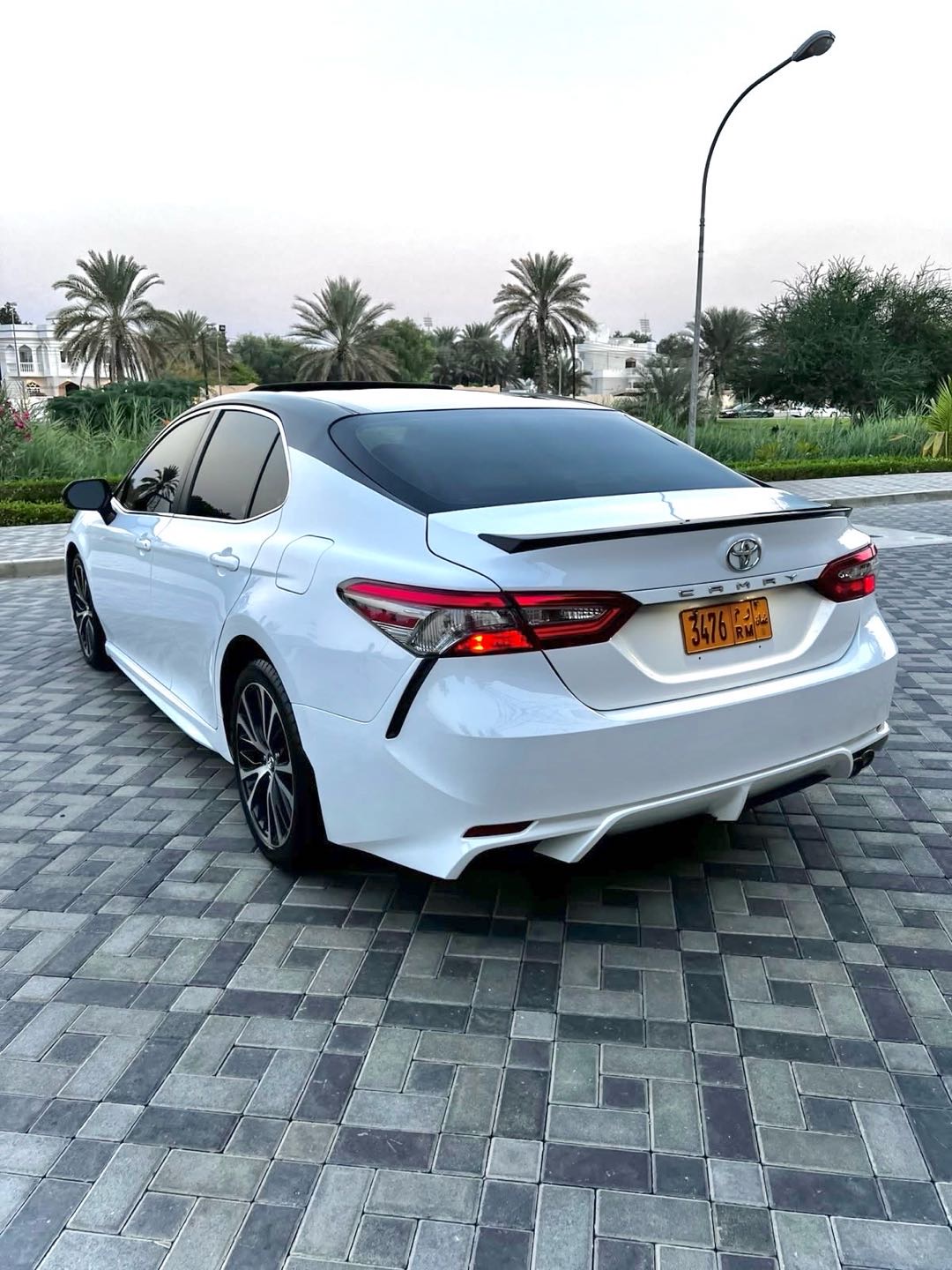 2018 Toyota Camry SE thumbnail 7