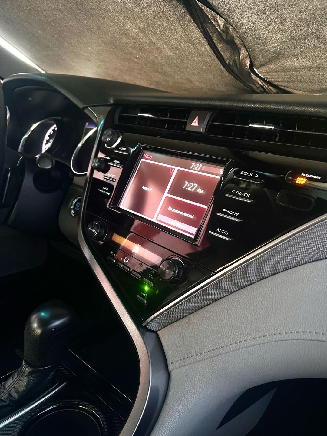 2018 Toyota Camry SE thumbnail 11