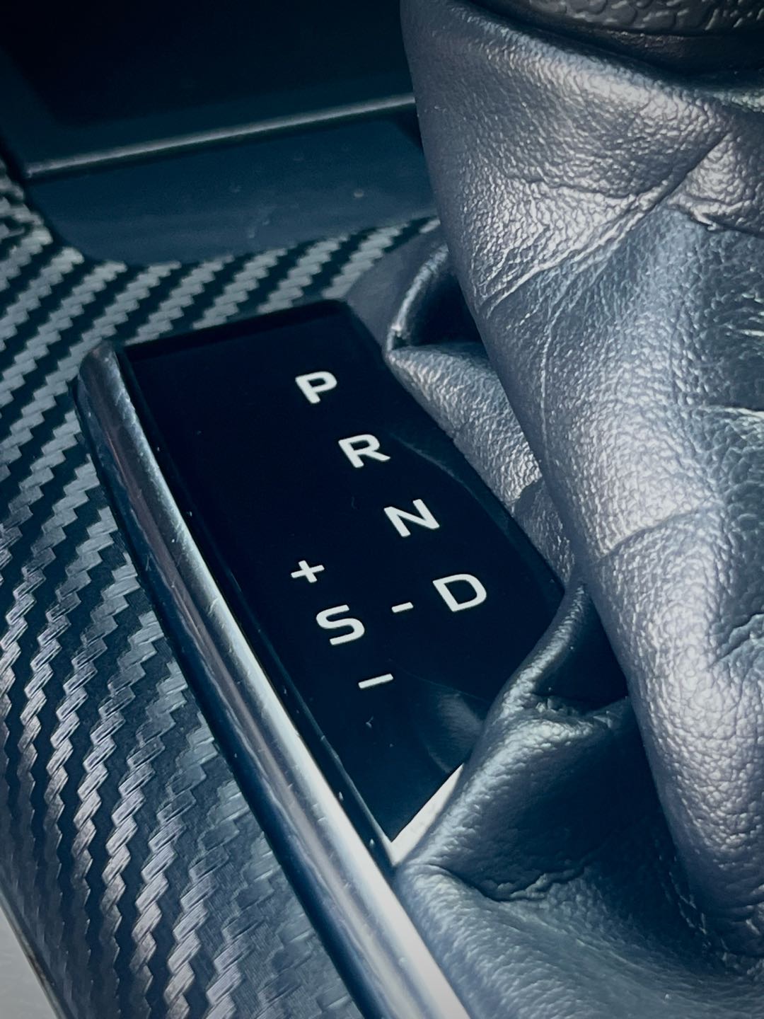 2018 Toyota Camry SE thumbnail 12