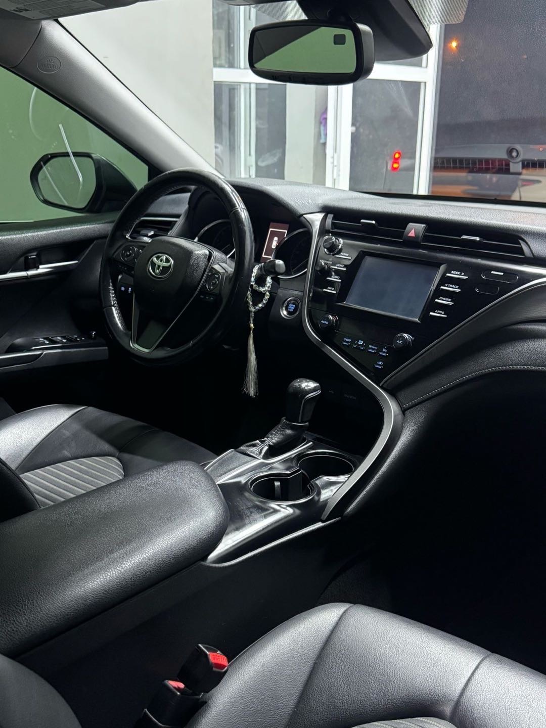 2018 Toyota Camry SE thumbnail 6